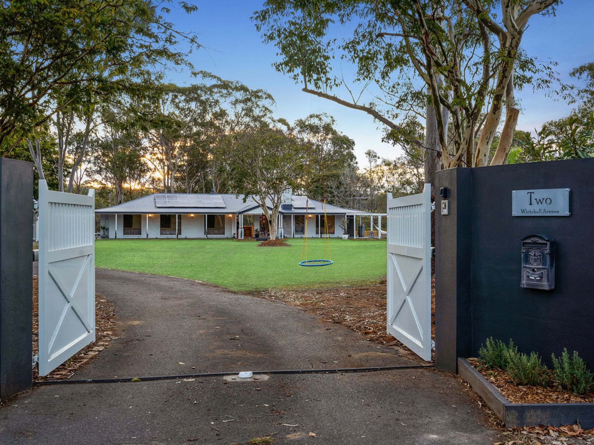 2 Whitehall Avenue, BIRKDALE