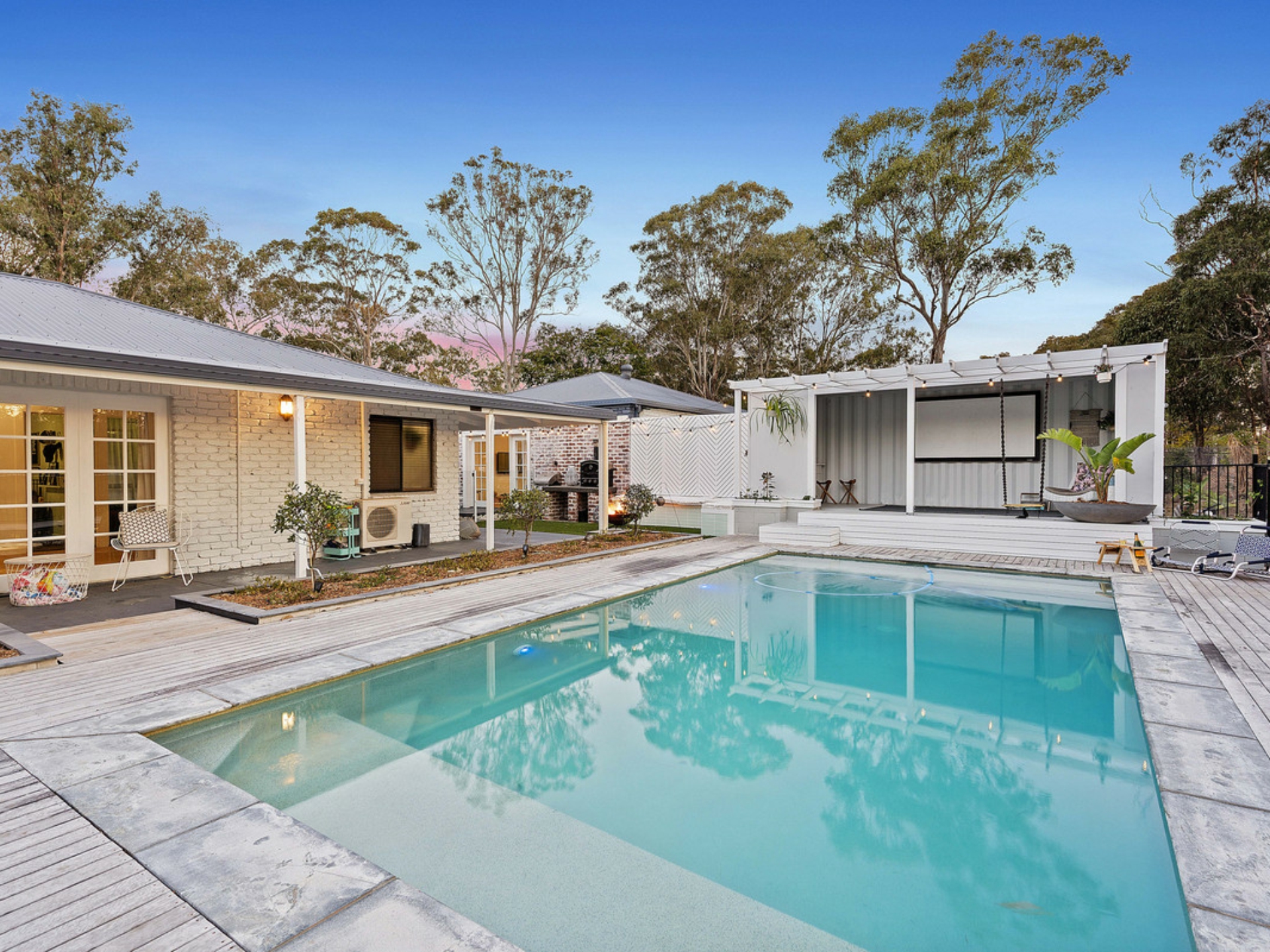 2 Whitehall Avenue, BIRKDALE