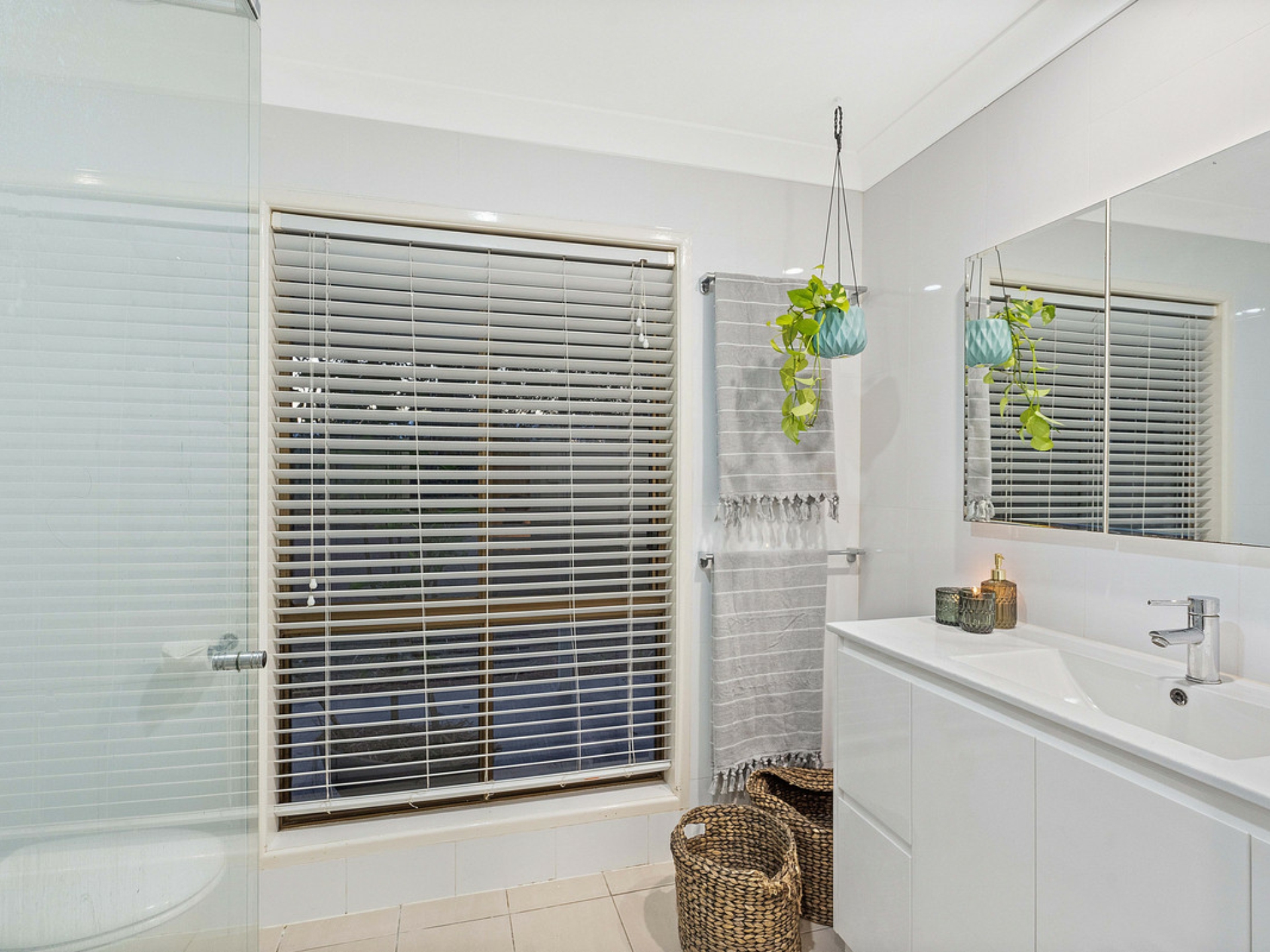 2 Whitehall Avenue, BIRKDALE