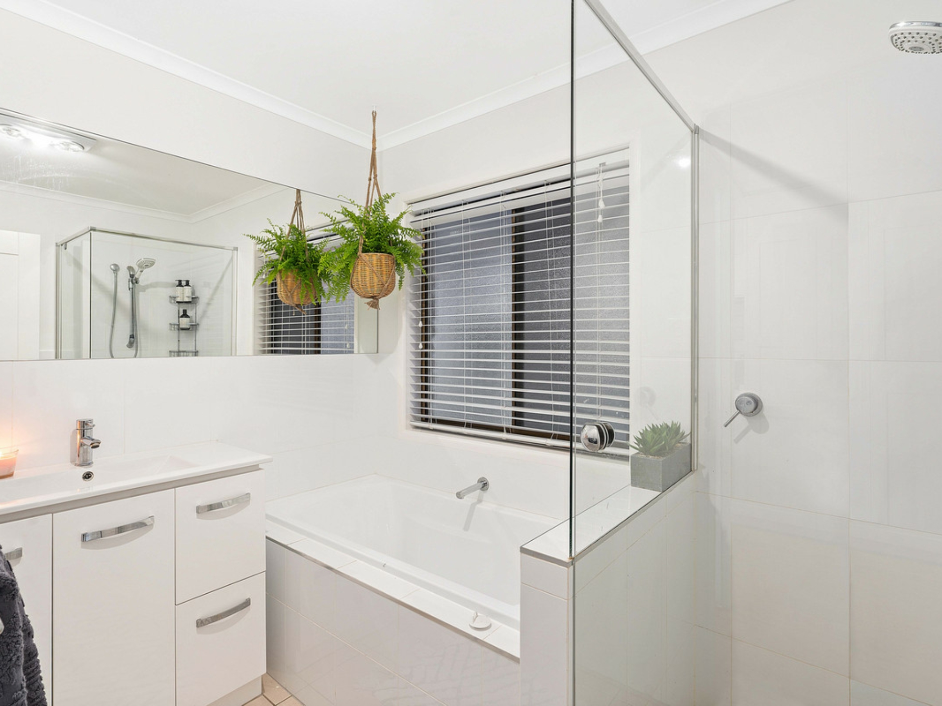 2 Whitehall Avenue, BIRKDALE