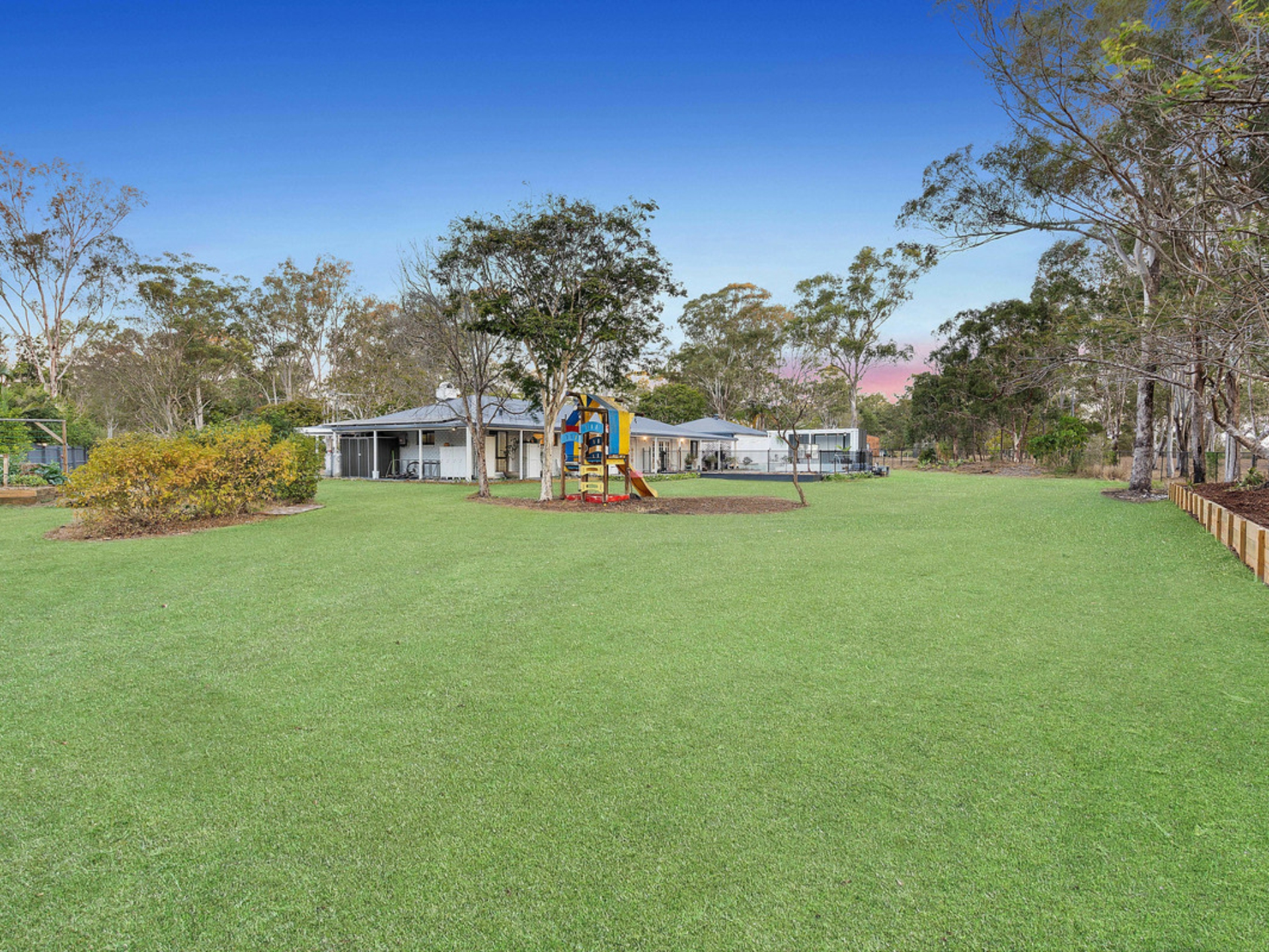 2 Whitehall Avenue, BIRKDALE