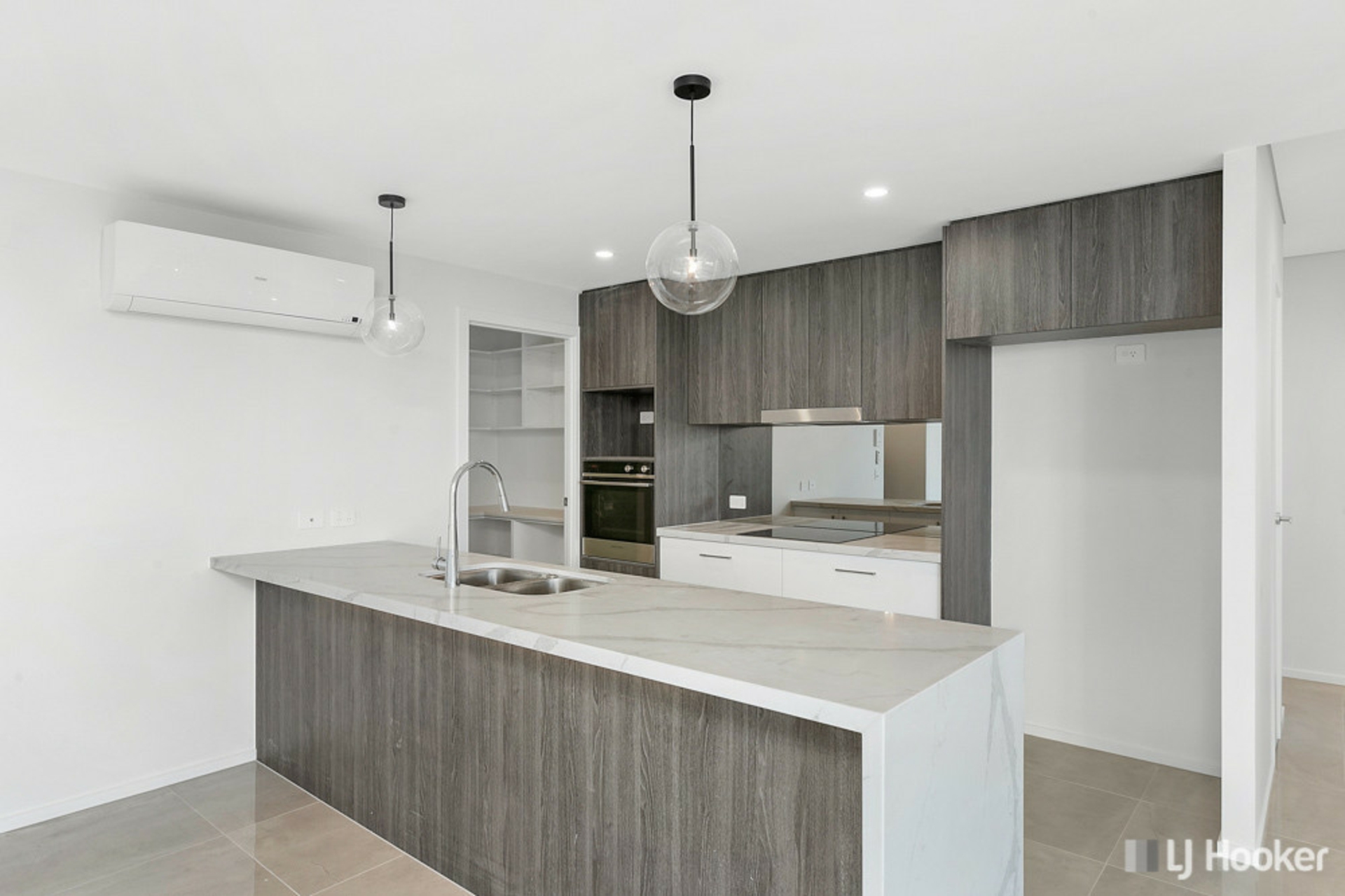 95/45 Shore Street East, CLEVELAND