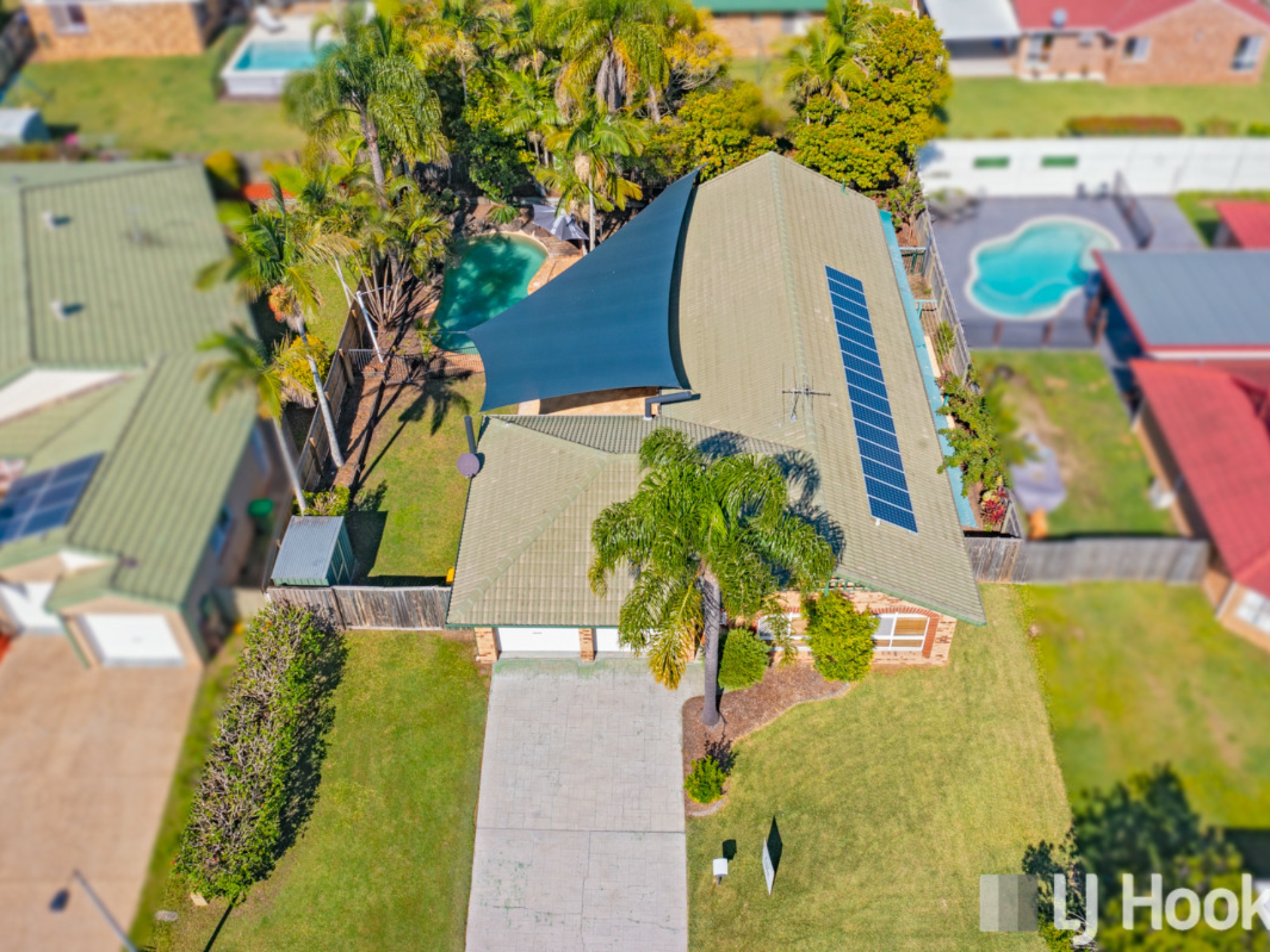 4 Carisbrooke Court, Birkdale