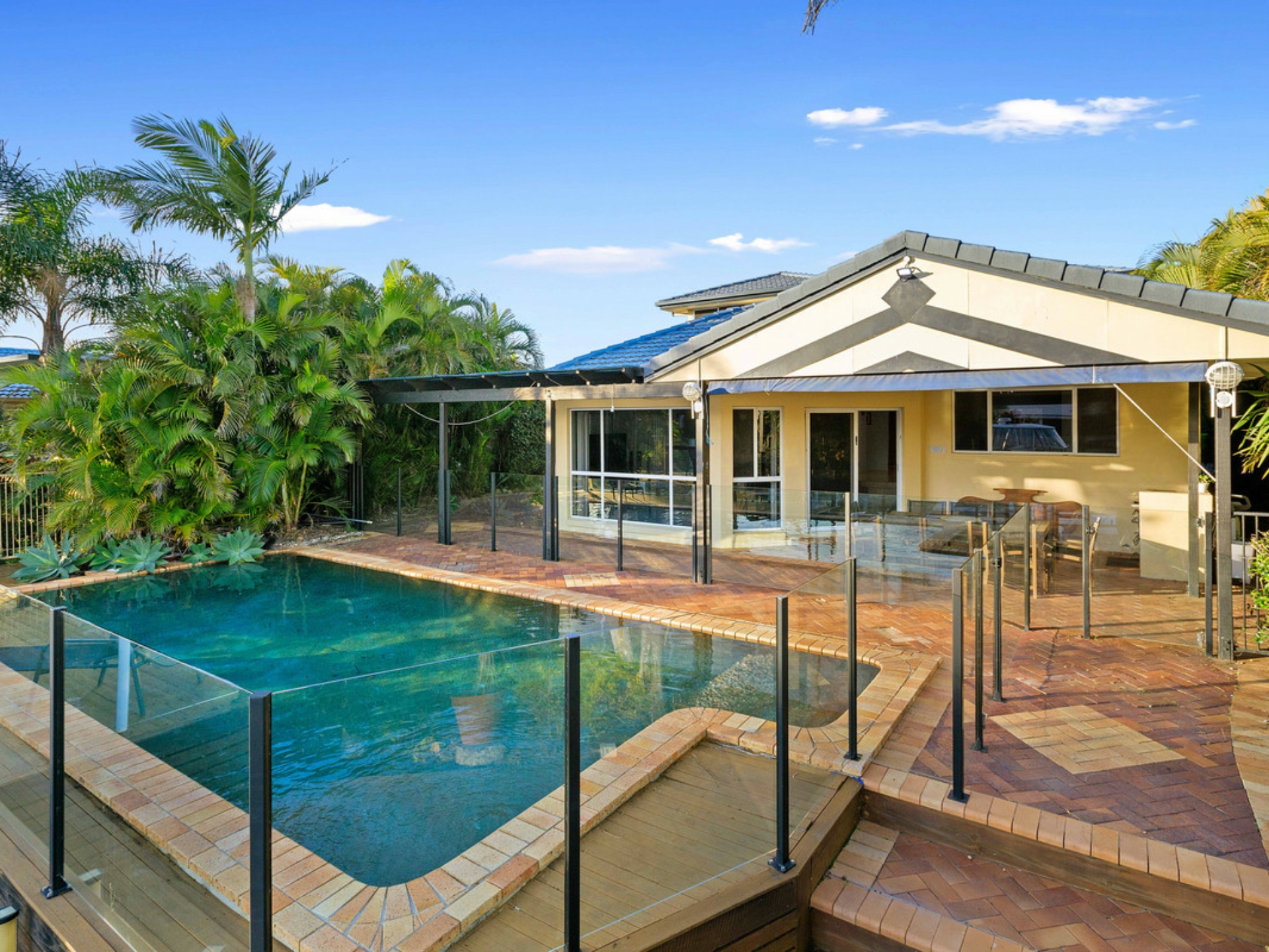 2 Pennant Court, BIRKDALE