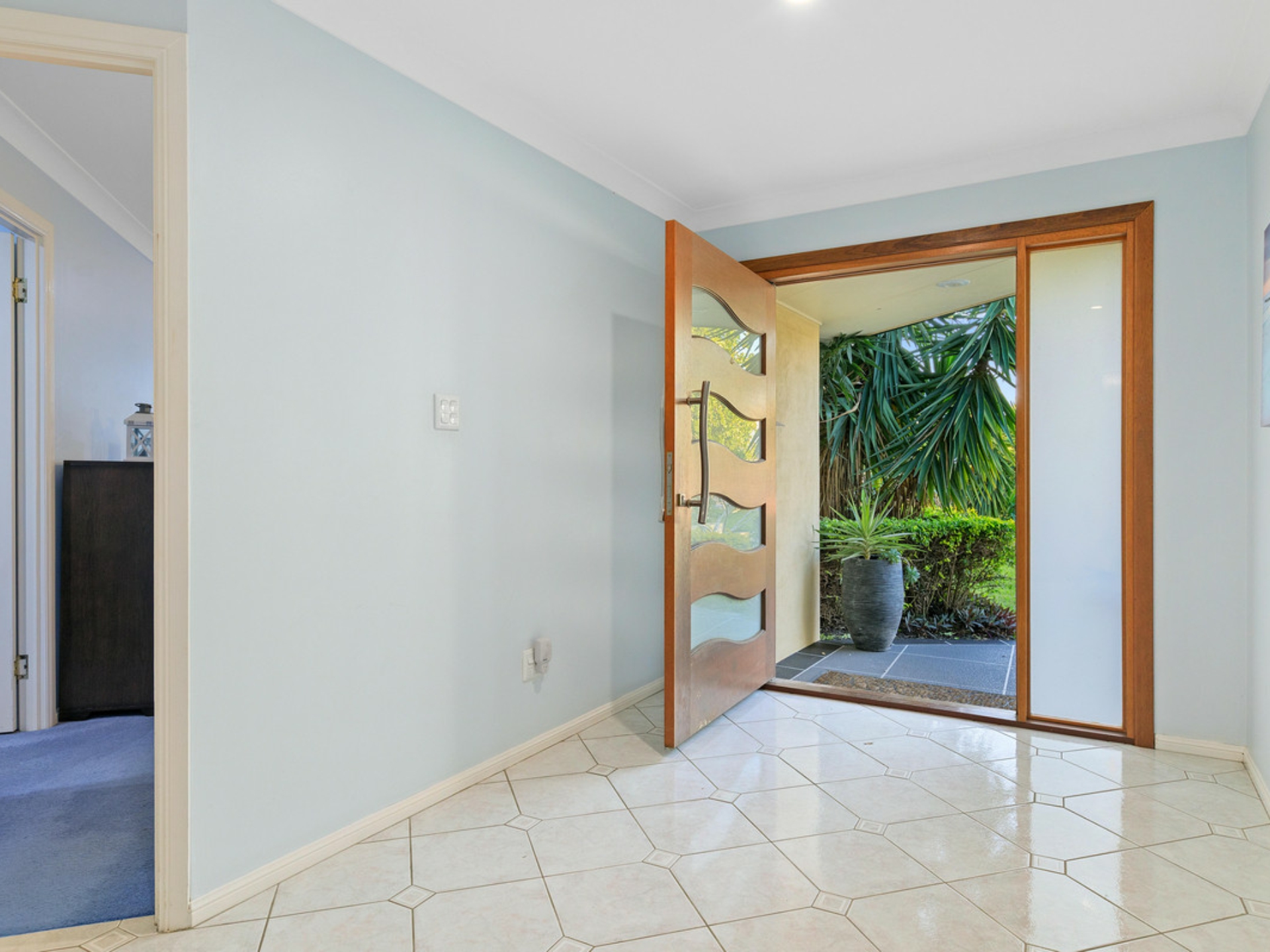 2 Pennant Court, BIRKDALE