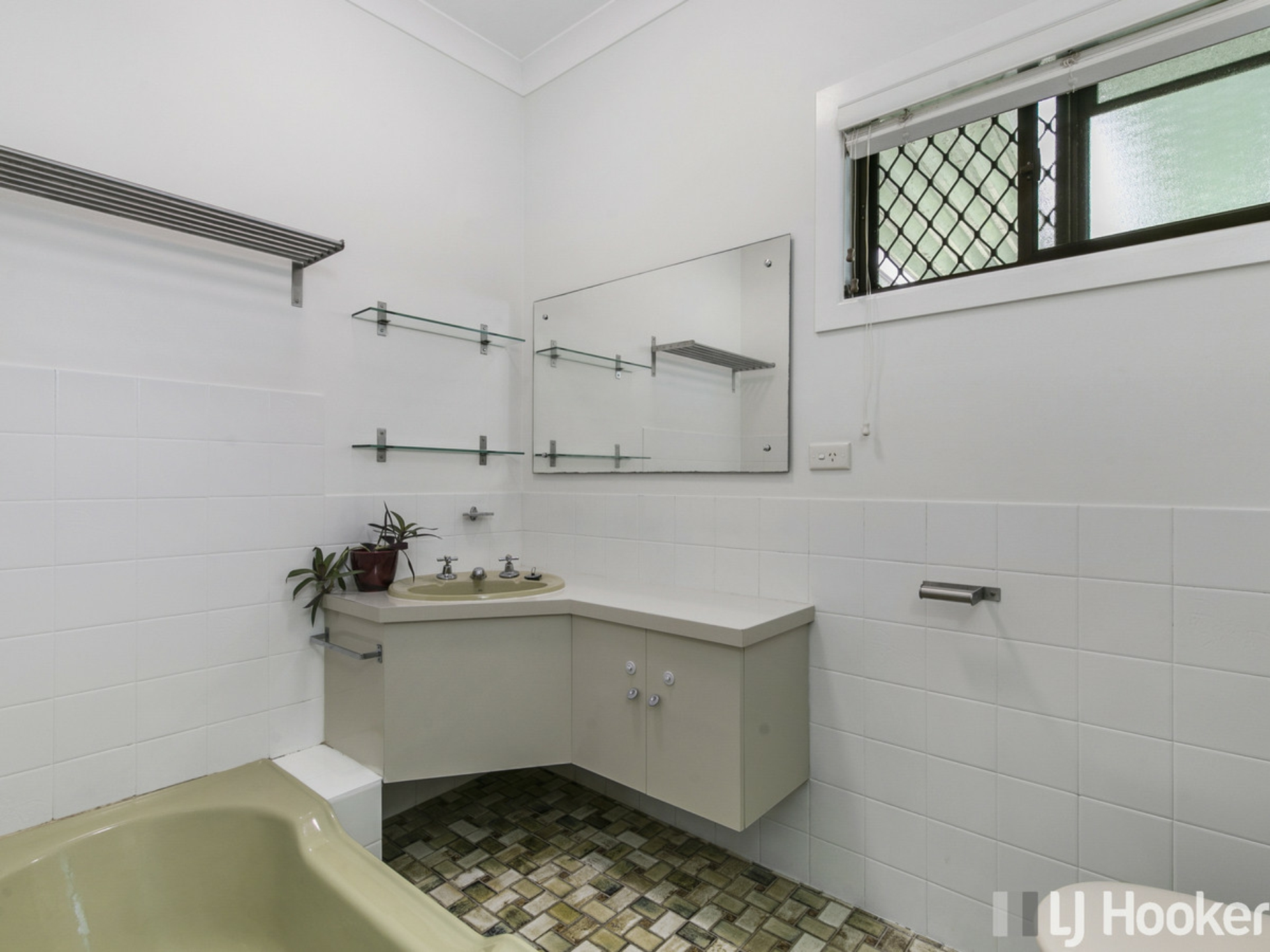 201 Beddoes Street, HOLLAND PARK