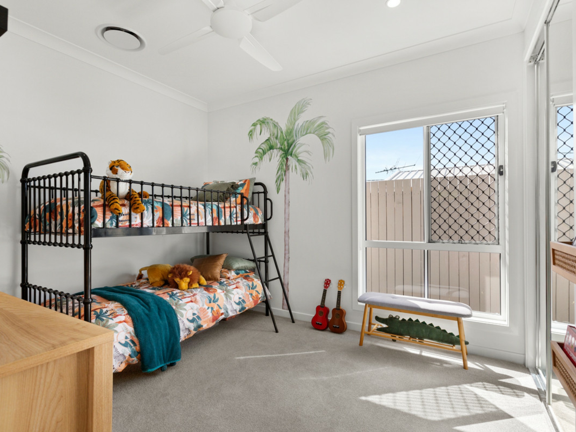 16 Oakland Avenue, REDLAND BAY