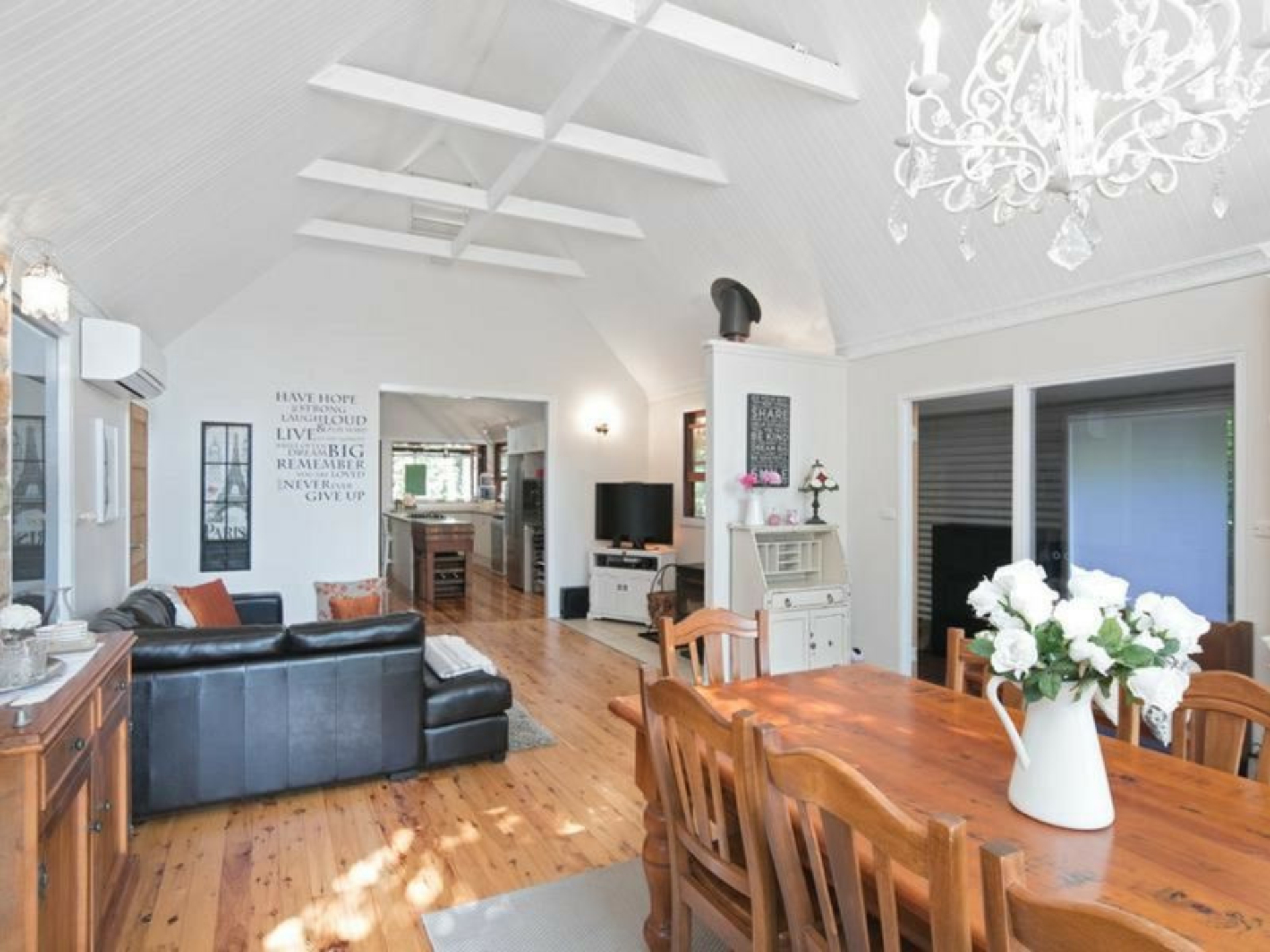 18 Moonah Street, COOCHIEMUDLO ISLAND