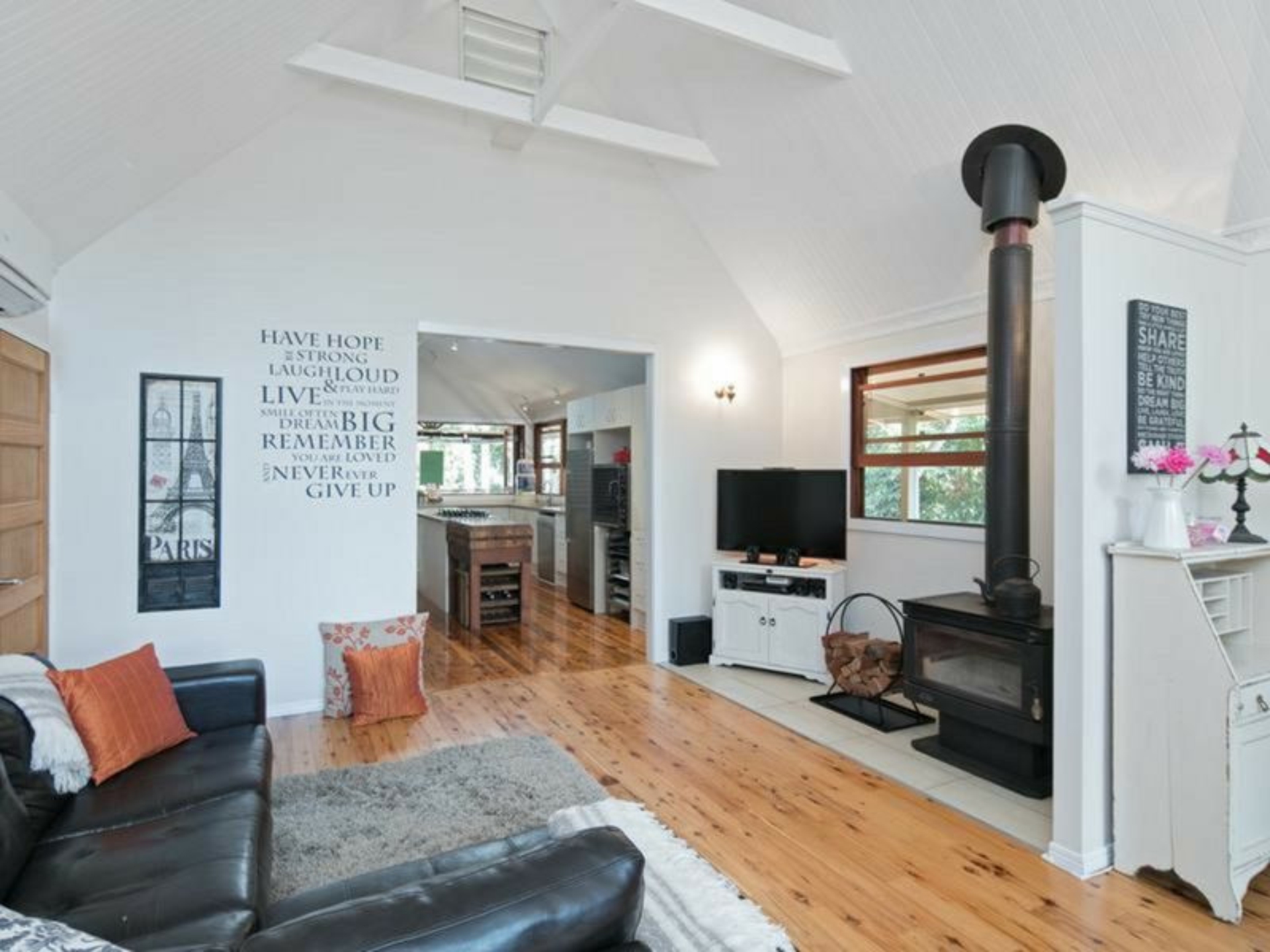 18 Moonah Street, COOCHIEMUDLO ISLAND