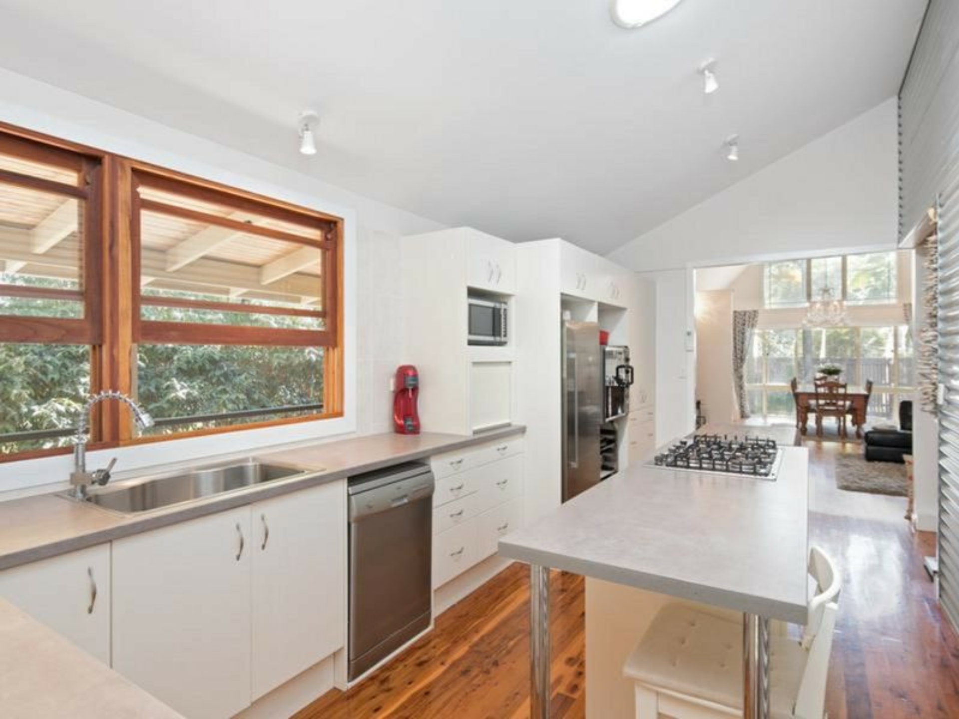 18 Moonah Street, COOCHIEMUDLO ISLAND