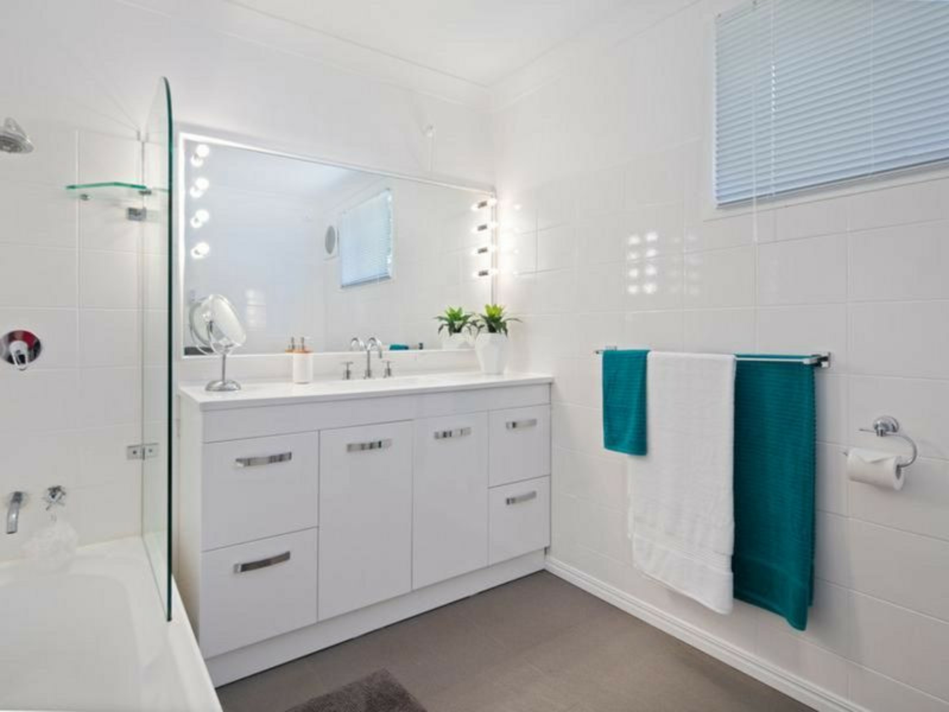 18 Moonah Street, COOCHIEMUDLO ISLAND