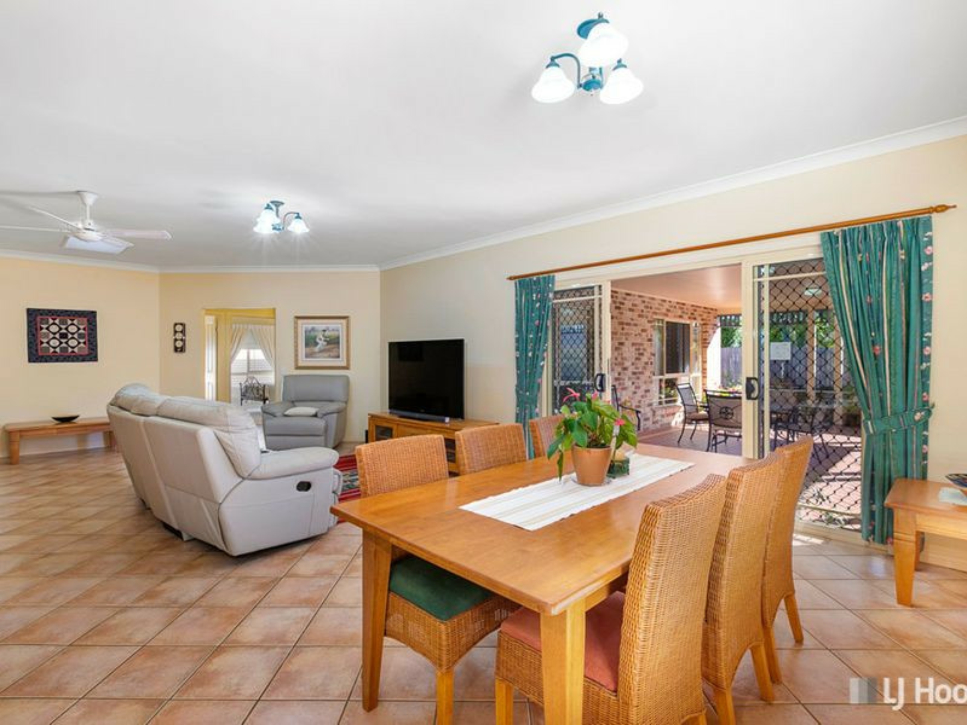 4 Palmerston Place, VICTORIA POINT