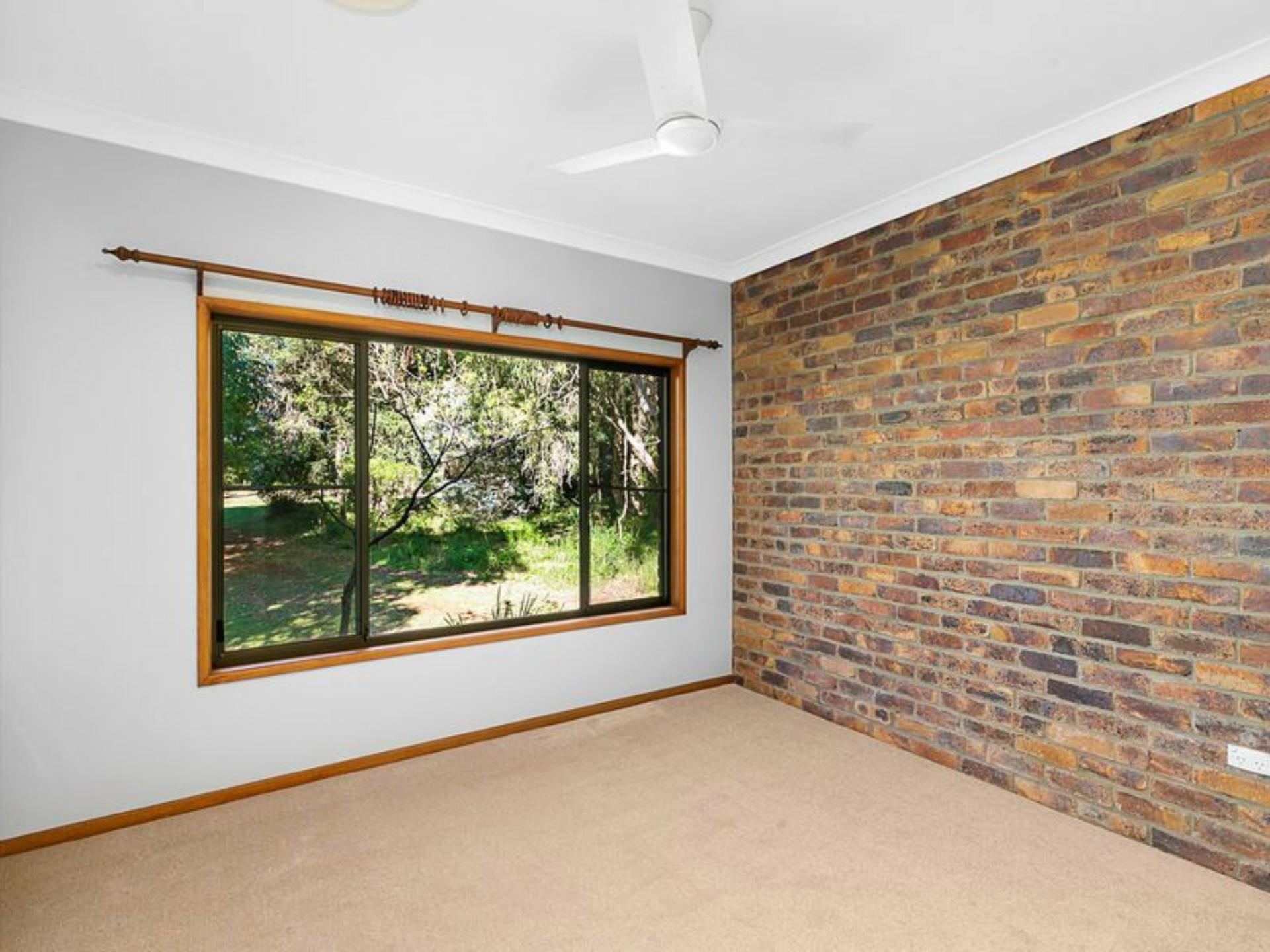 360-362 Victoria Parade South, COOCHIEMUDLO ISLAND