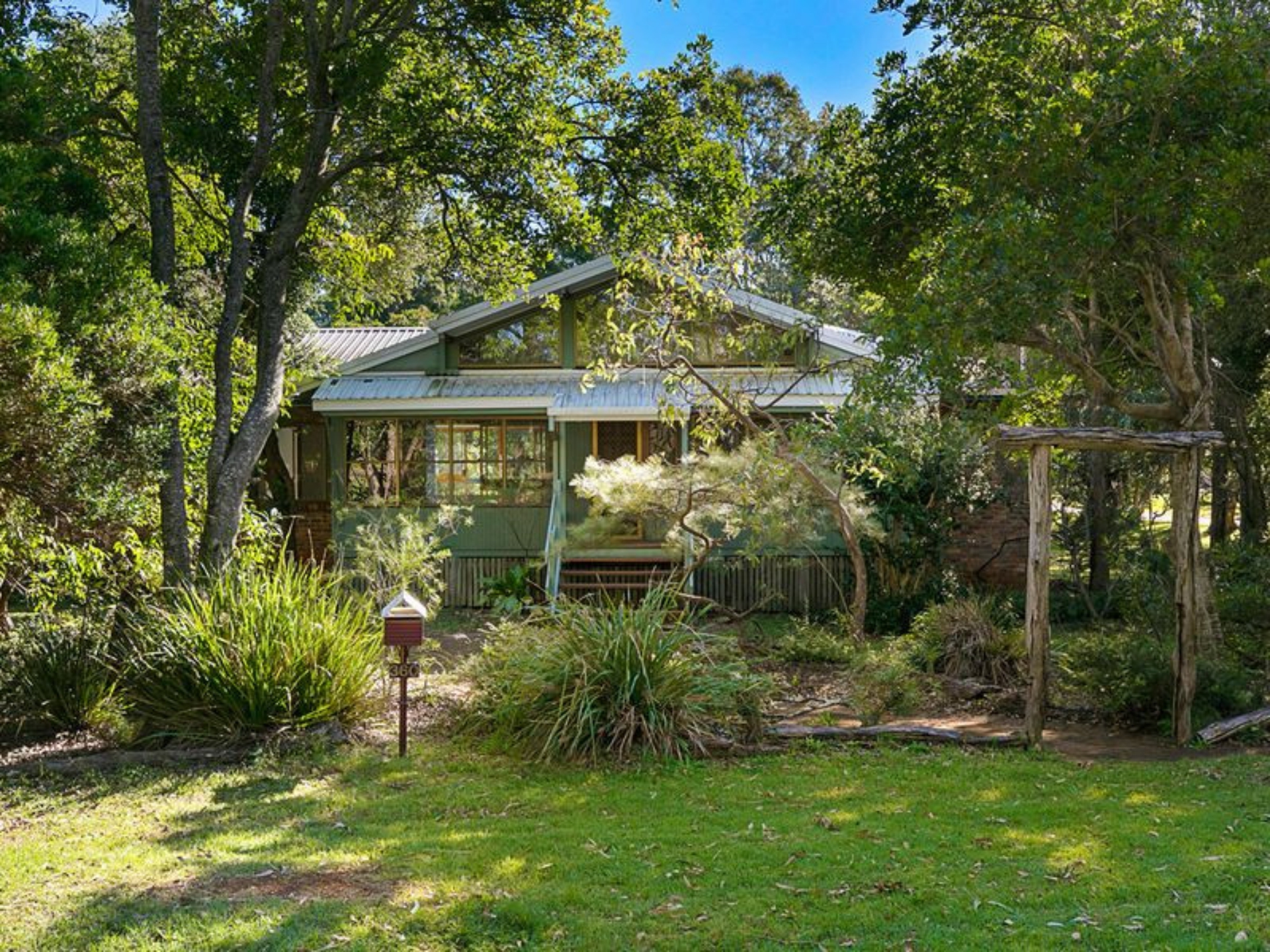 360-362 Victoria Parade South, COOCHIEMUDLO ISLAND
