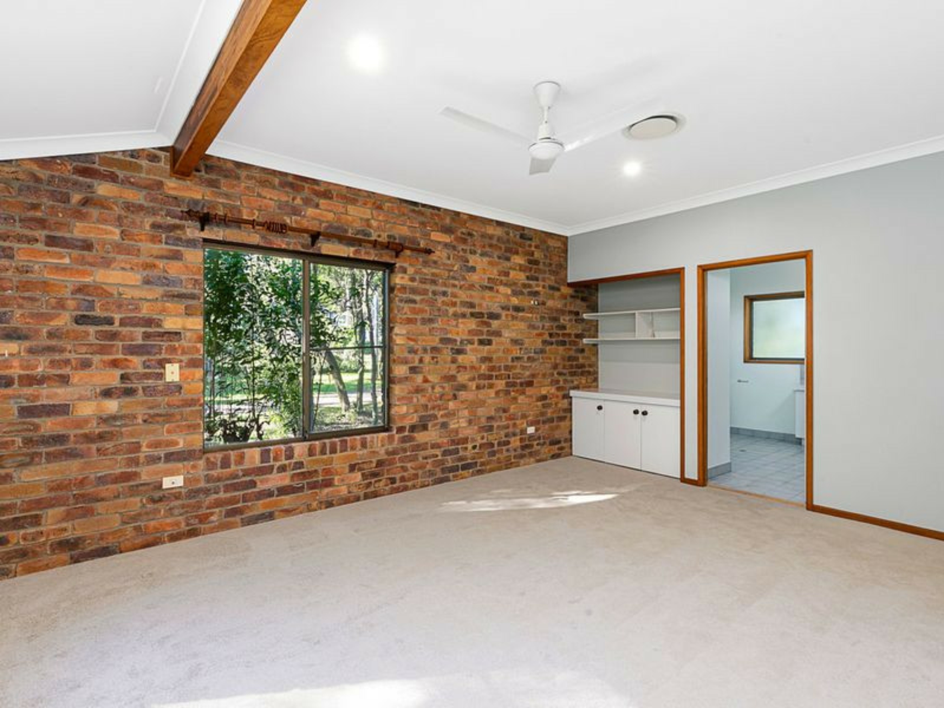 360-362 Victoria Parade South, COOCHIEMUDLO ISLAND