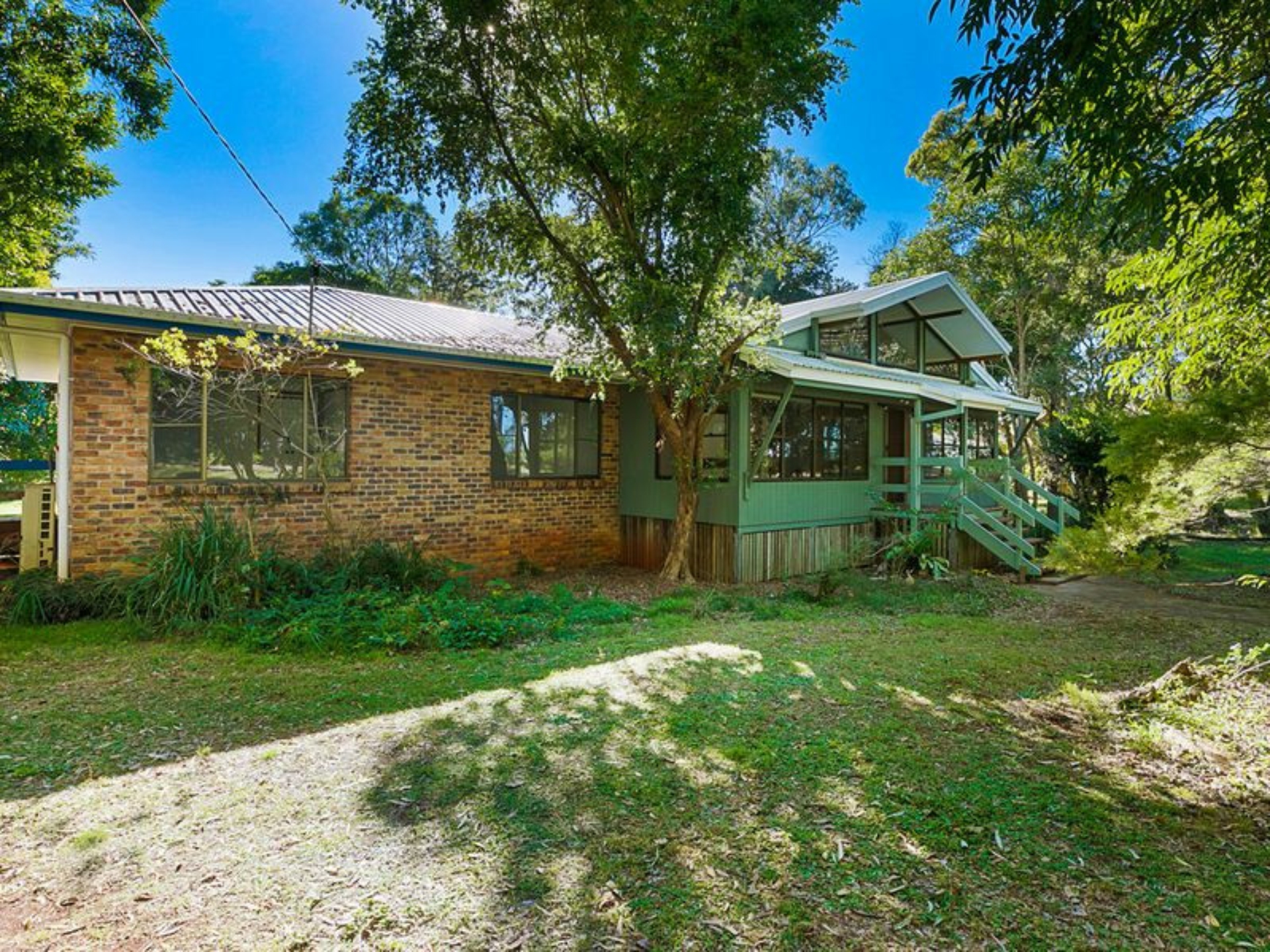 360-362 Victoria Parade South, COOCHIEMUDLO ISLAND