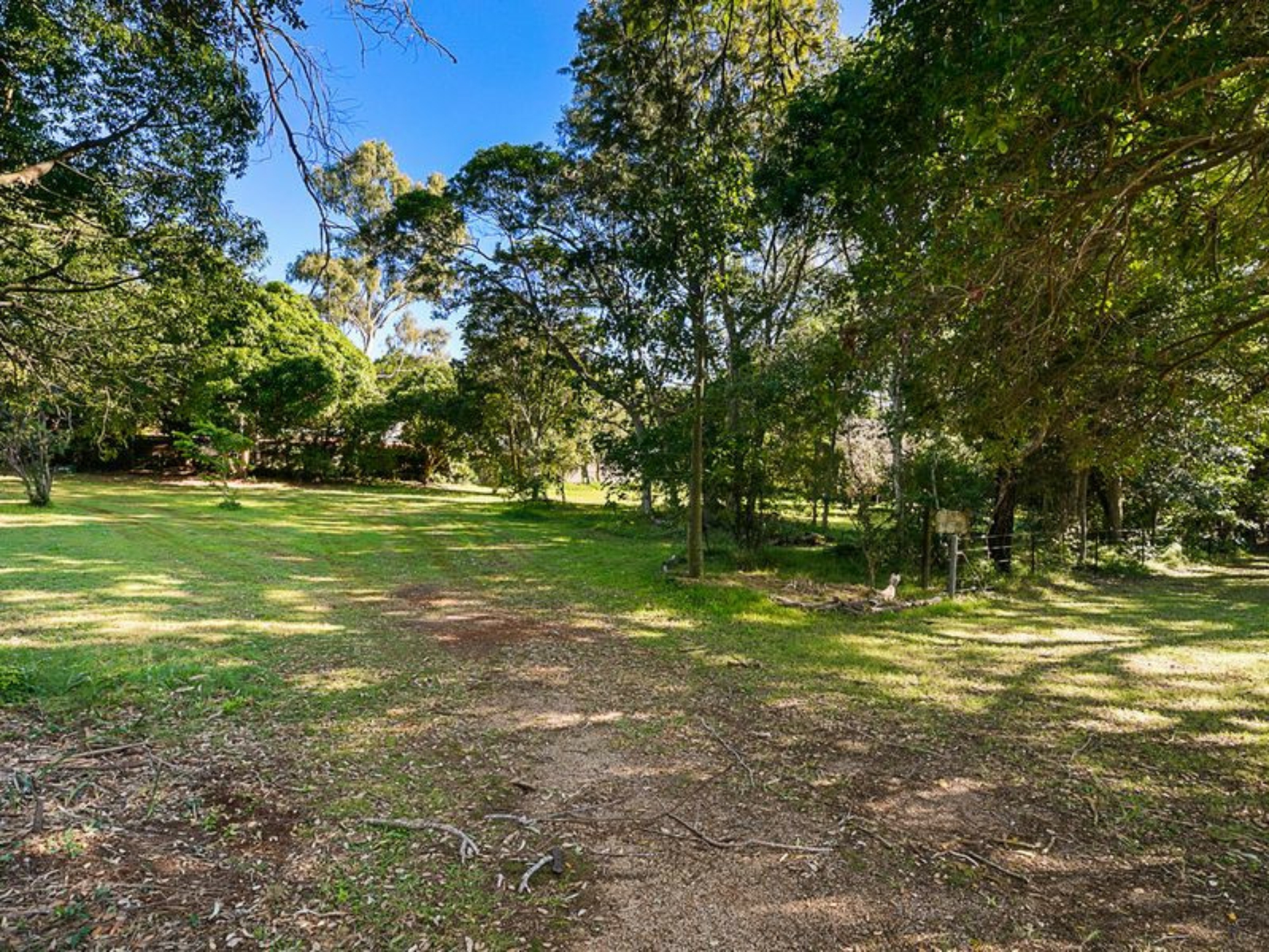 360-362 Victoria Parade South, COOCHIEMUDLO ISLAND