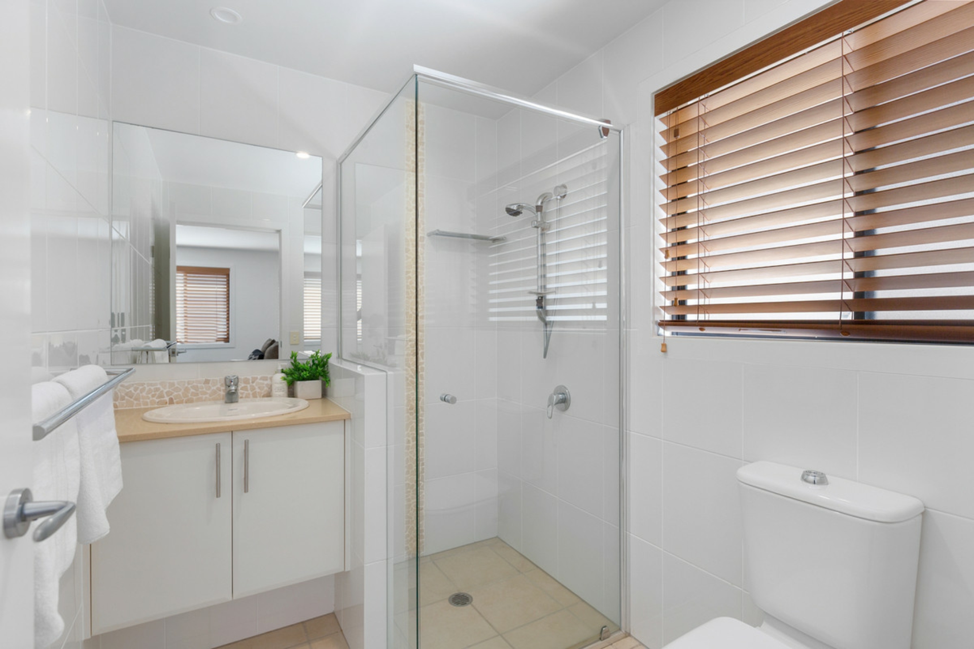 2A Waterfront Easement, REDLAND BAY
