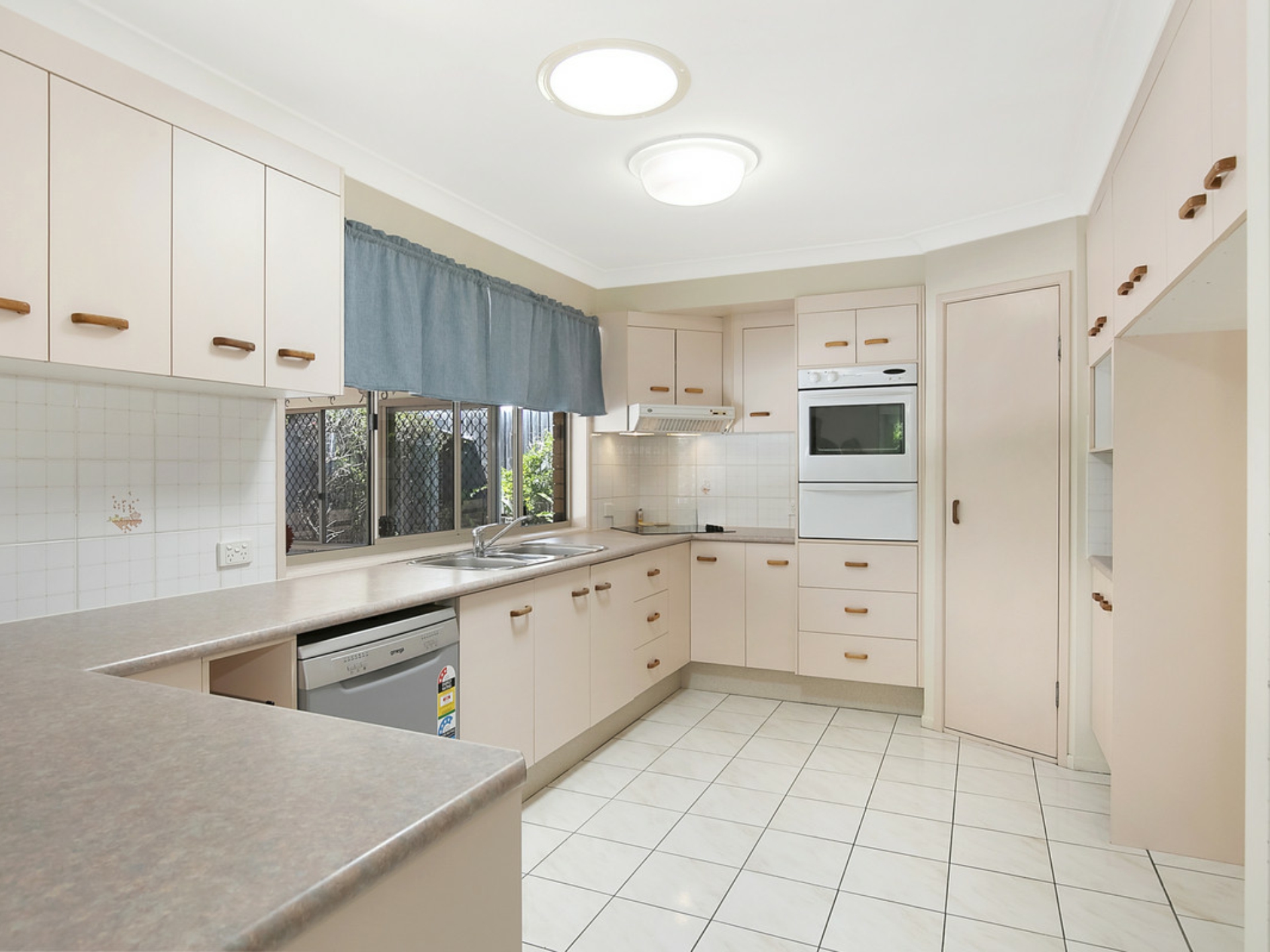 1 Champagne Crescent, THORNLANDS