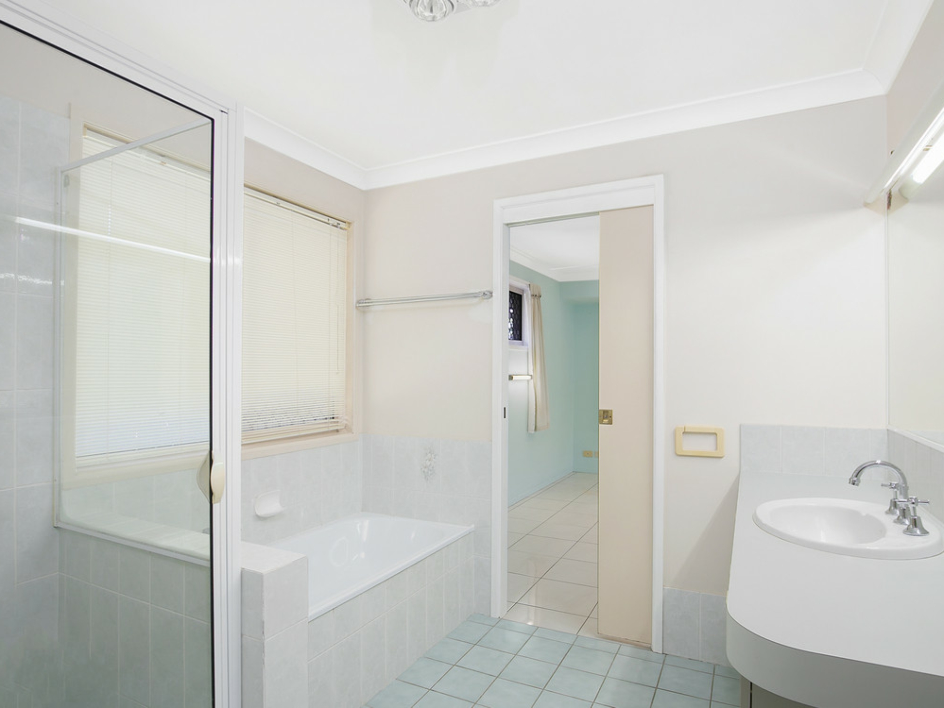 1 Champagne Crescent, THORNLANDS