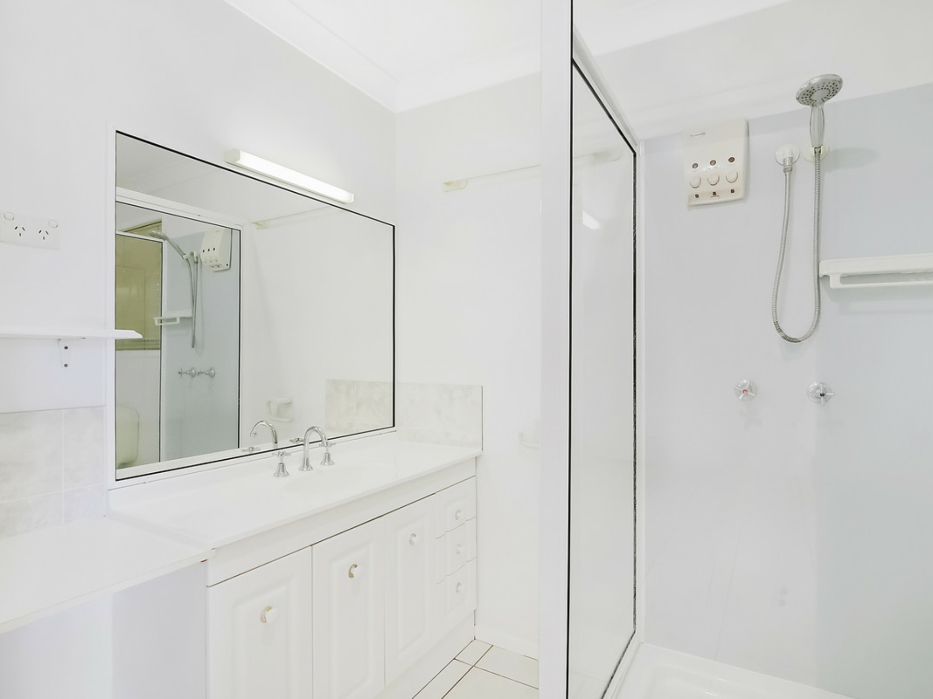 1 Champagne Crescent, THORNLANDS