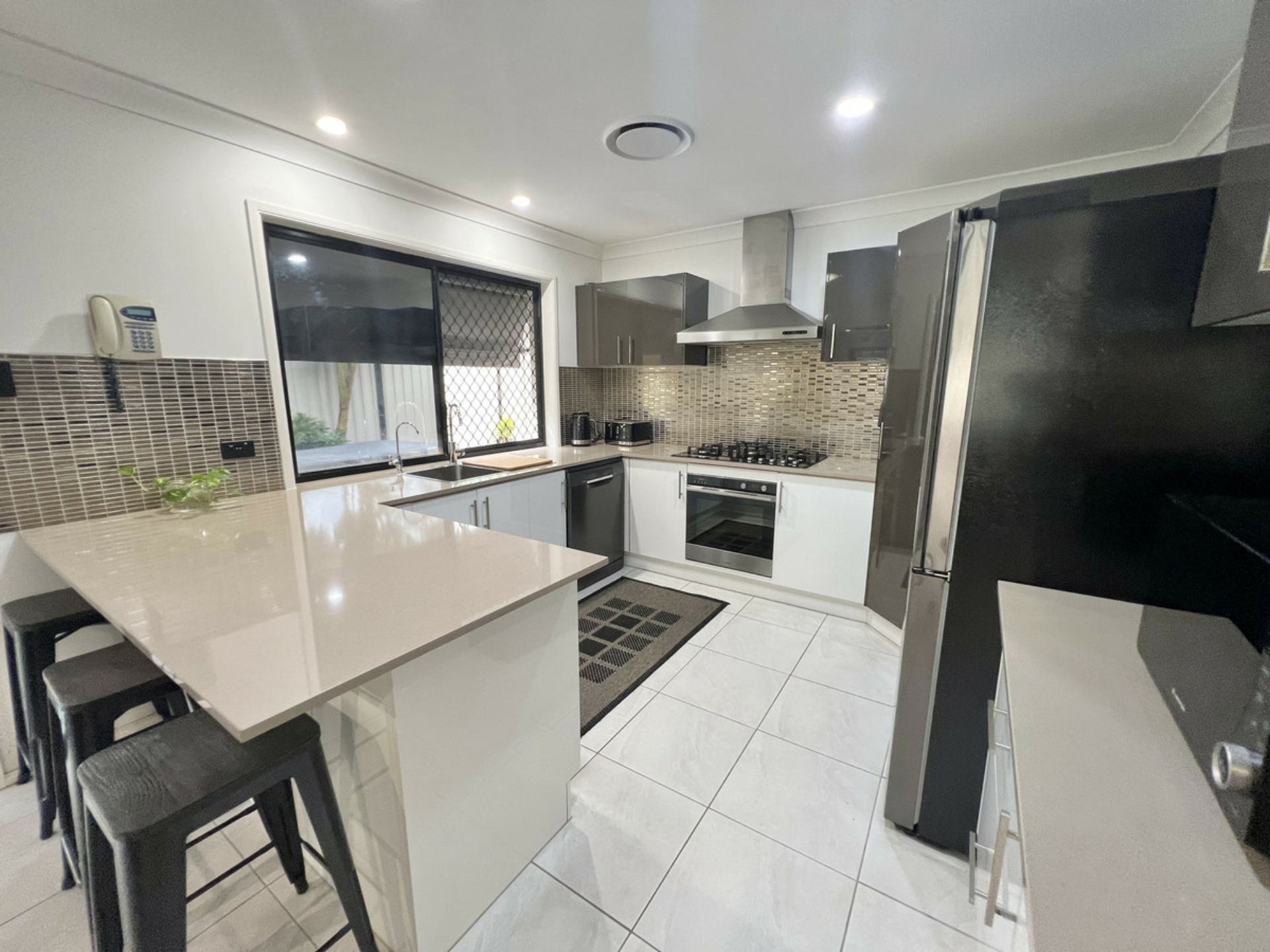 69 Carinyan Drive, BIRKDALE