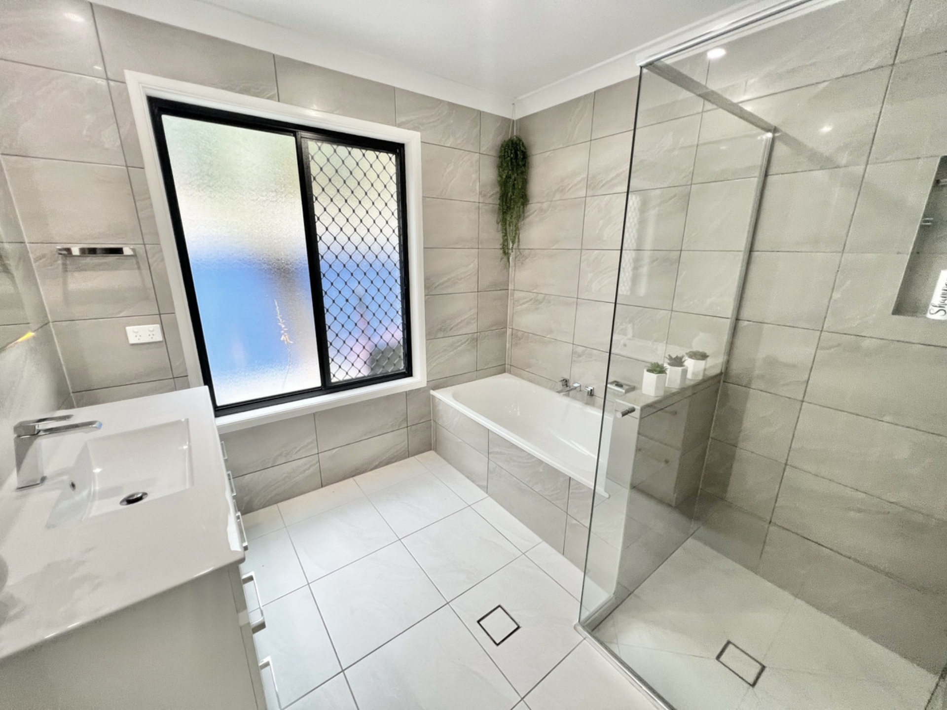 69 Carinyan Drive, BIRKDALE