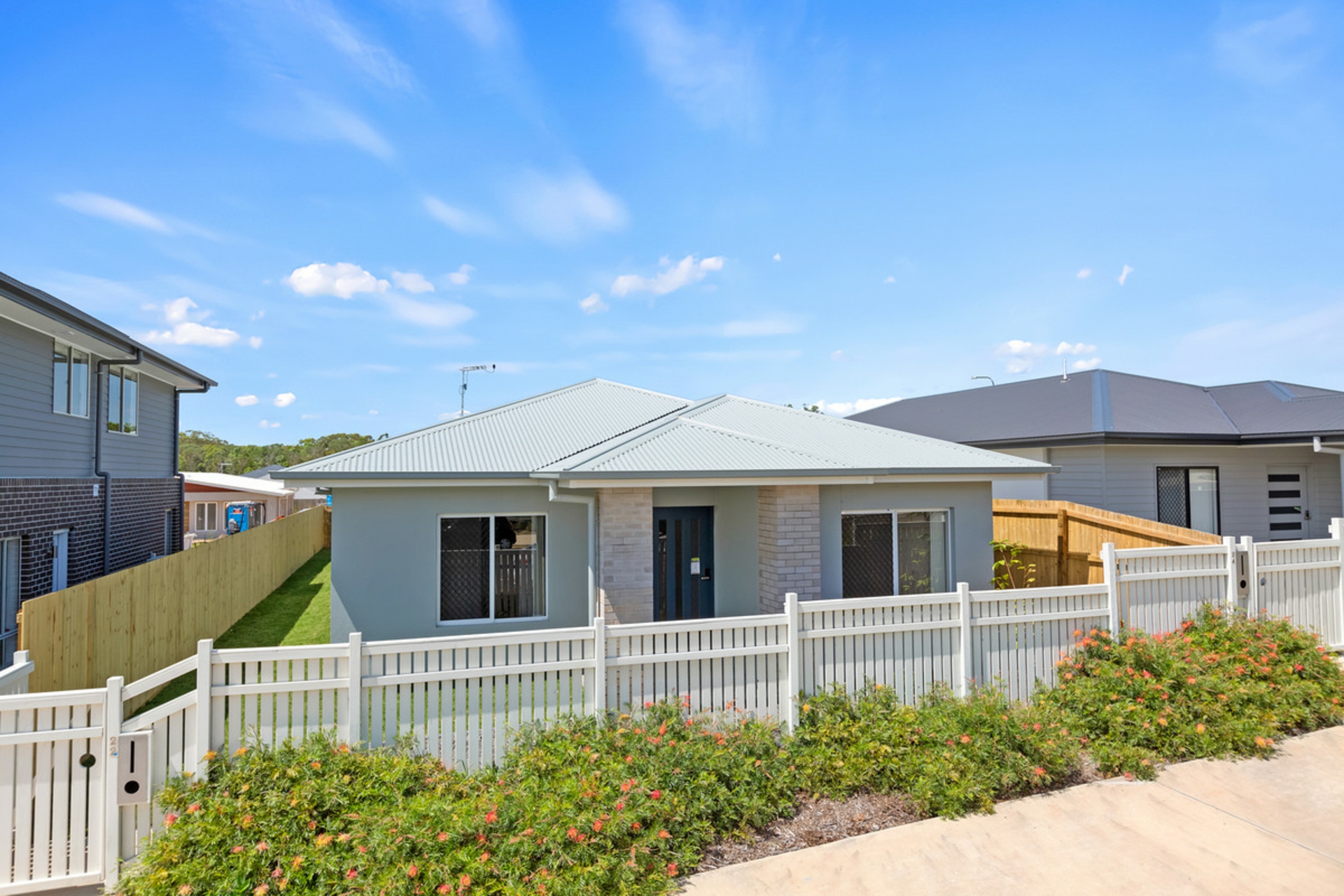 22 Shoreline Avenue, REDLAND BAY