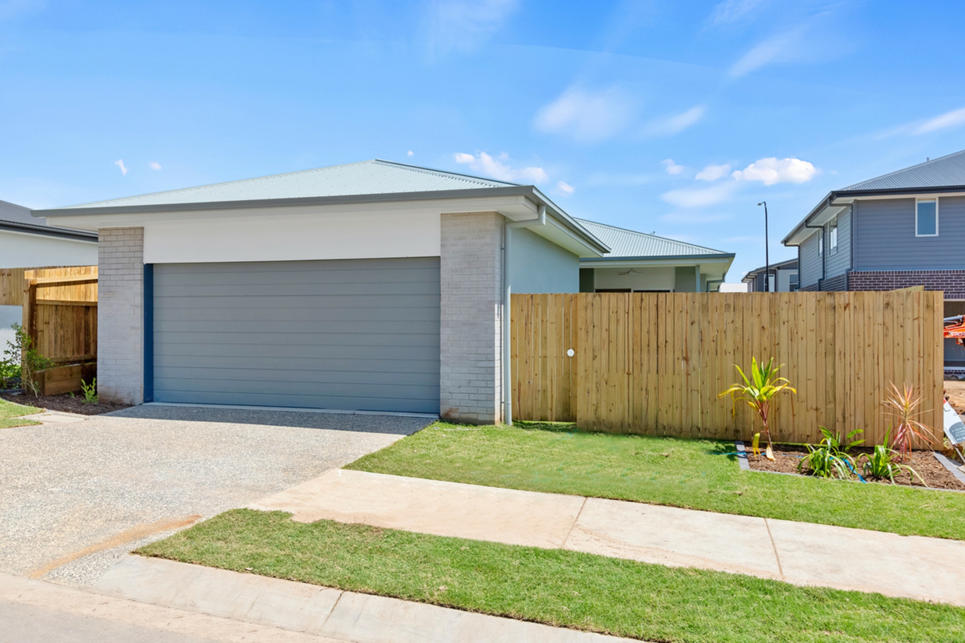 22 Shoreline Avenue, REDLAND BAY