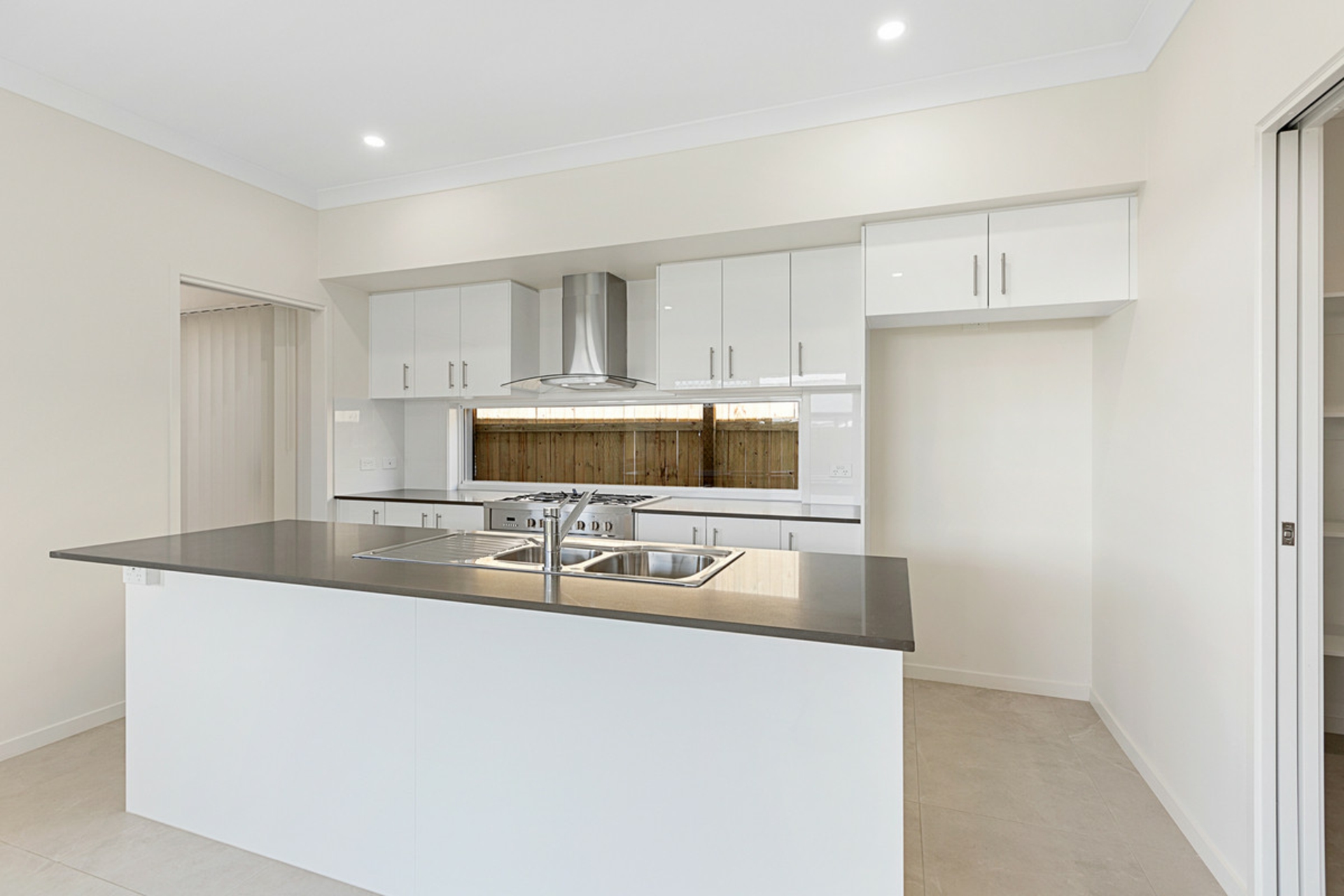 22 Shoreline Avenue, REDLAND BAY