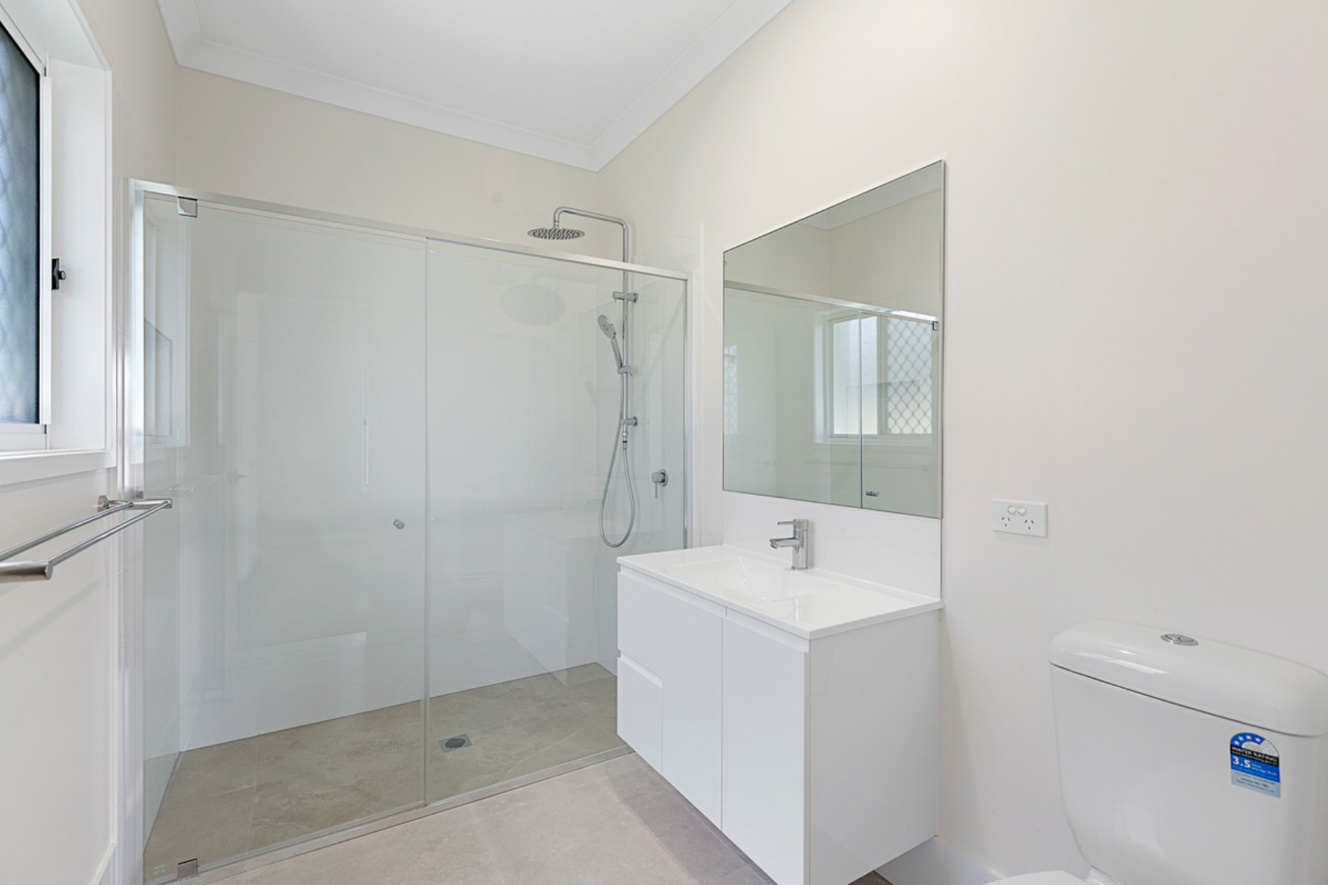 22 Shoreline Avenue, REDLAND BAY