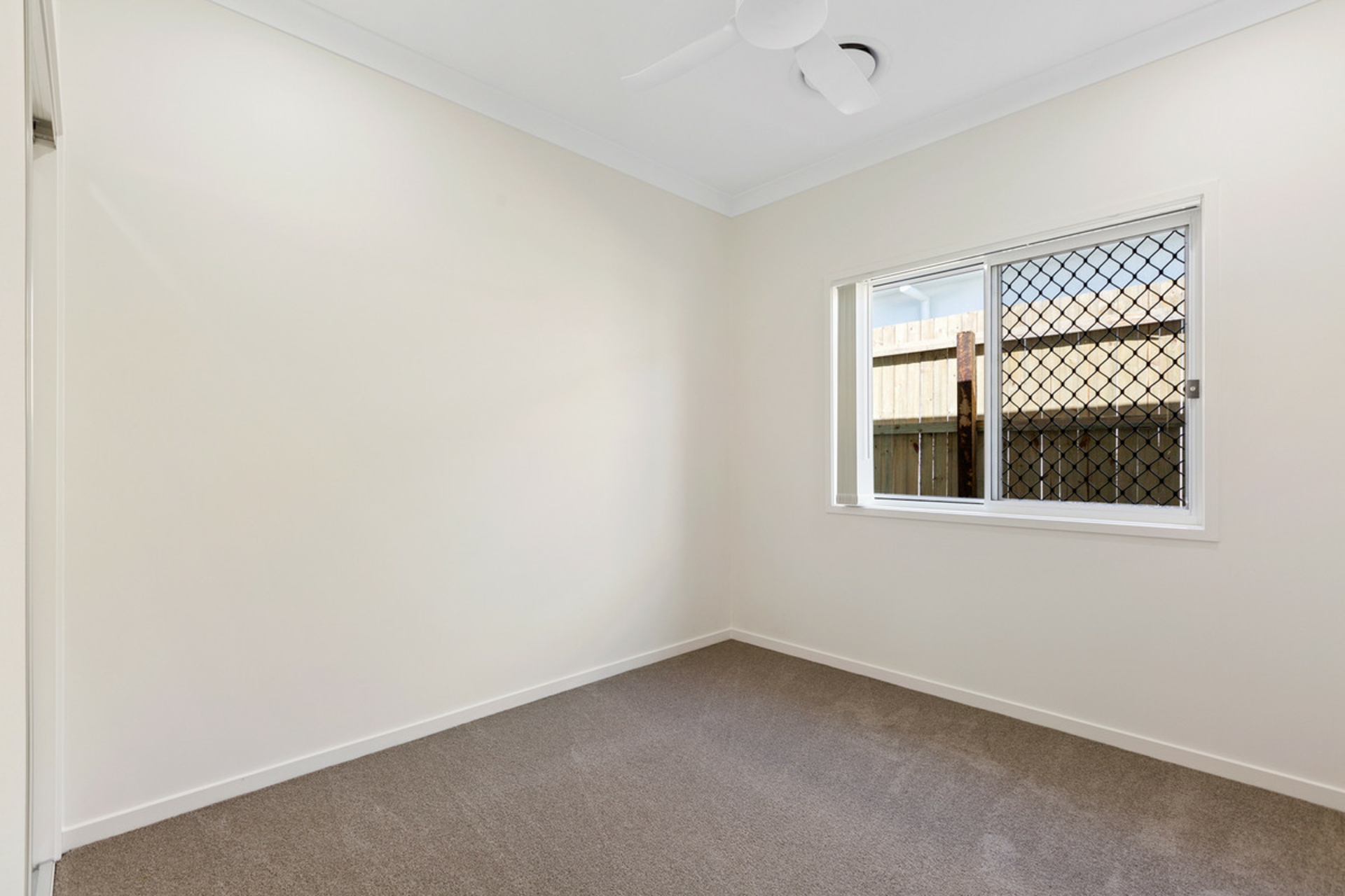 22 Shoreline Avenue, REDLAND BAY