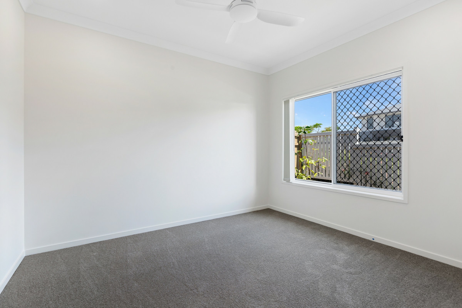 22 Shoreline Avenue, REDLAND BAY