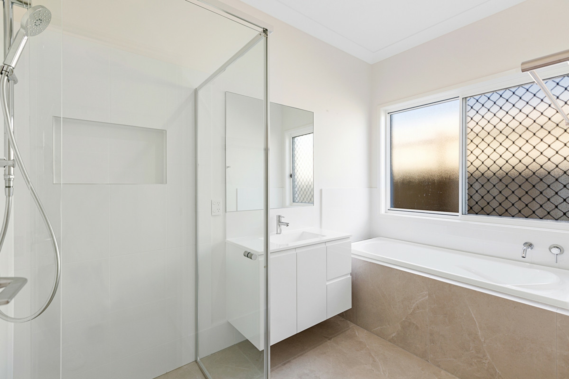 22 Shoreline Avenue, REDLAND BAY