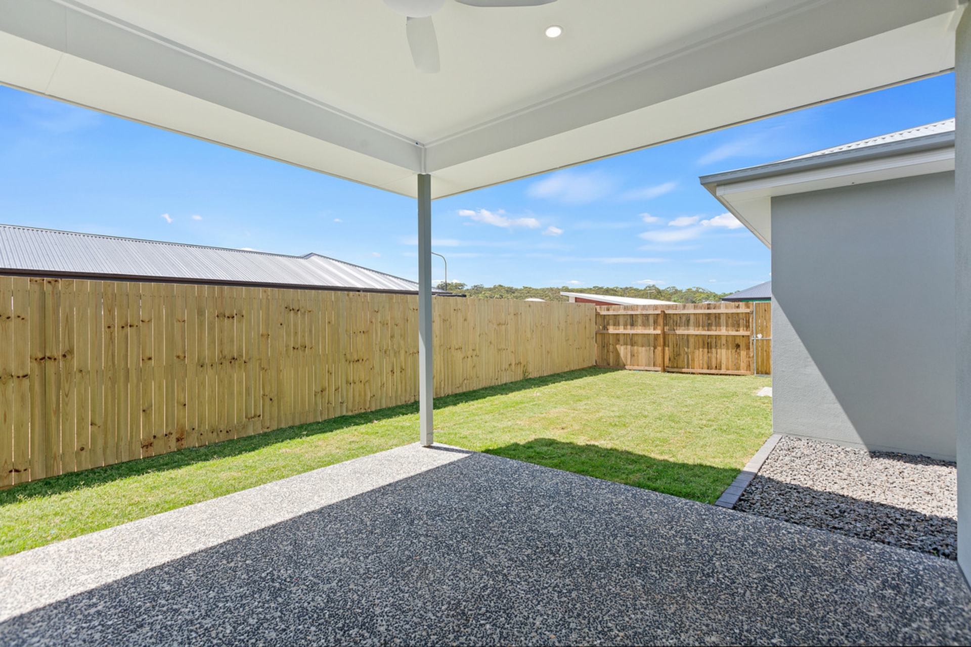 22 Shoreline Avenue, REDLAND BAY