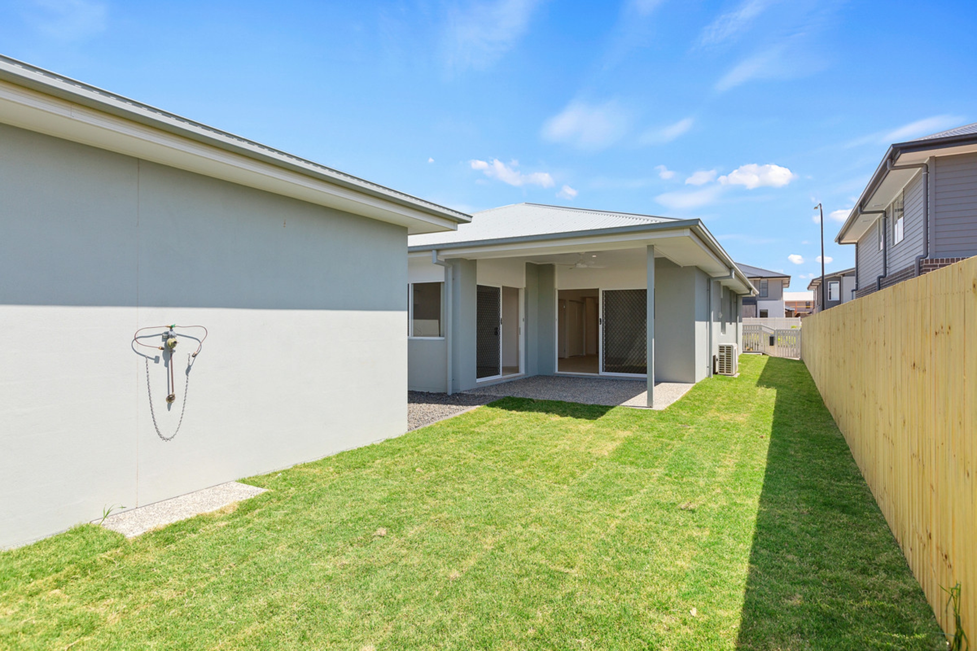 22 Shoreline Avenue, REDLAND BAY