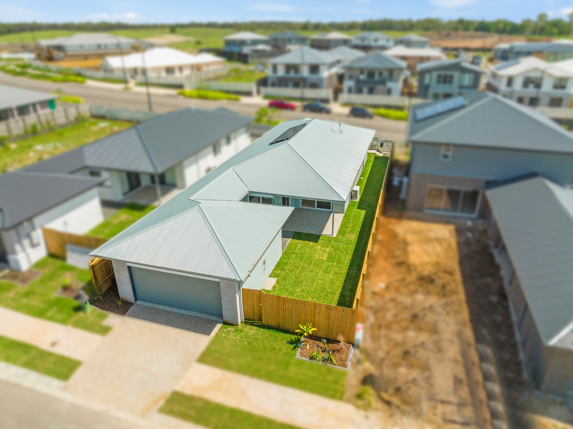 22 Shoreline Avenue, REDLAND BAY