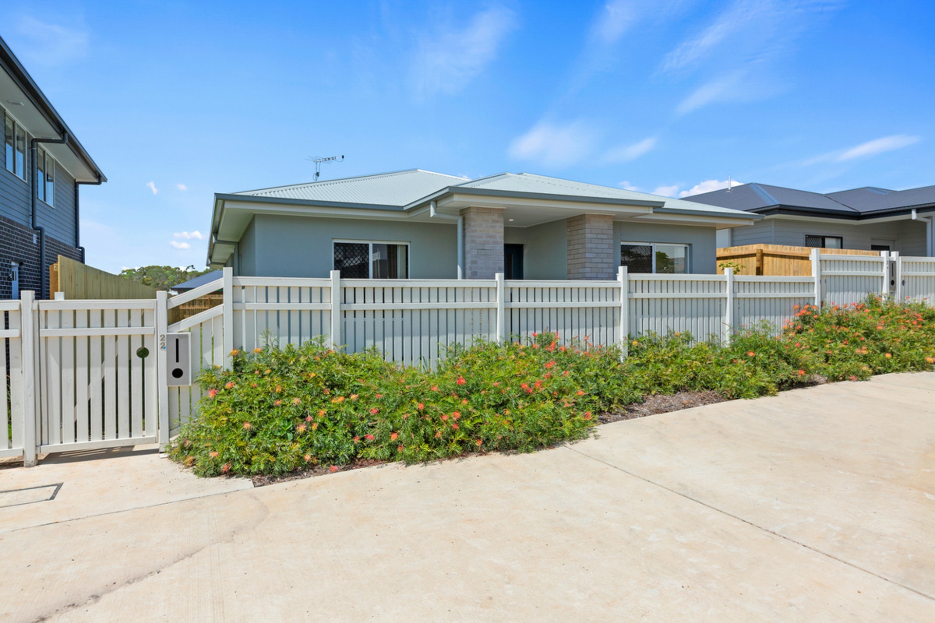 22 Shoreline Avenue, REDLAND BAY