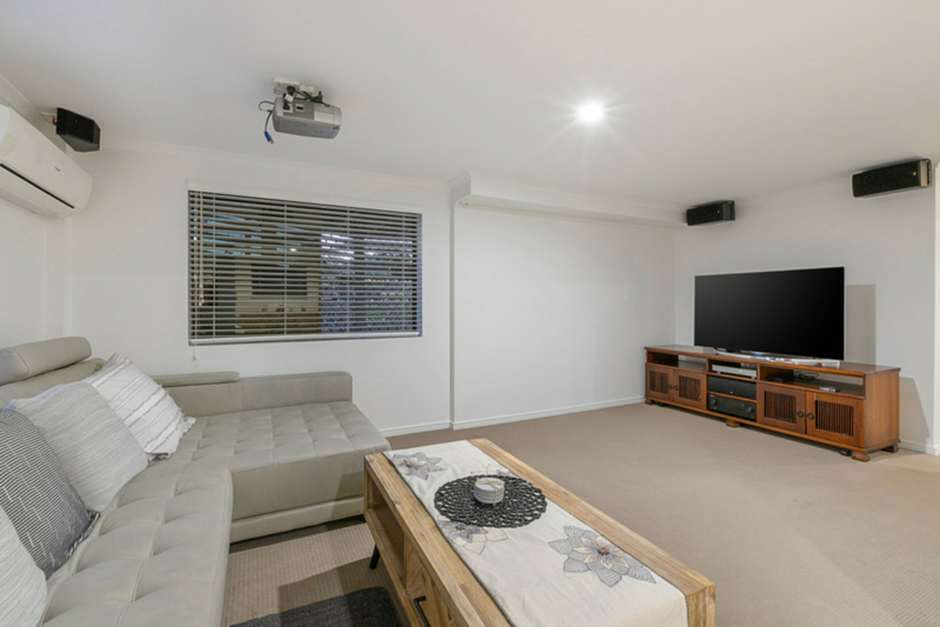 2 Lindon Street, BIRKDALE