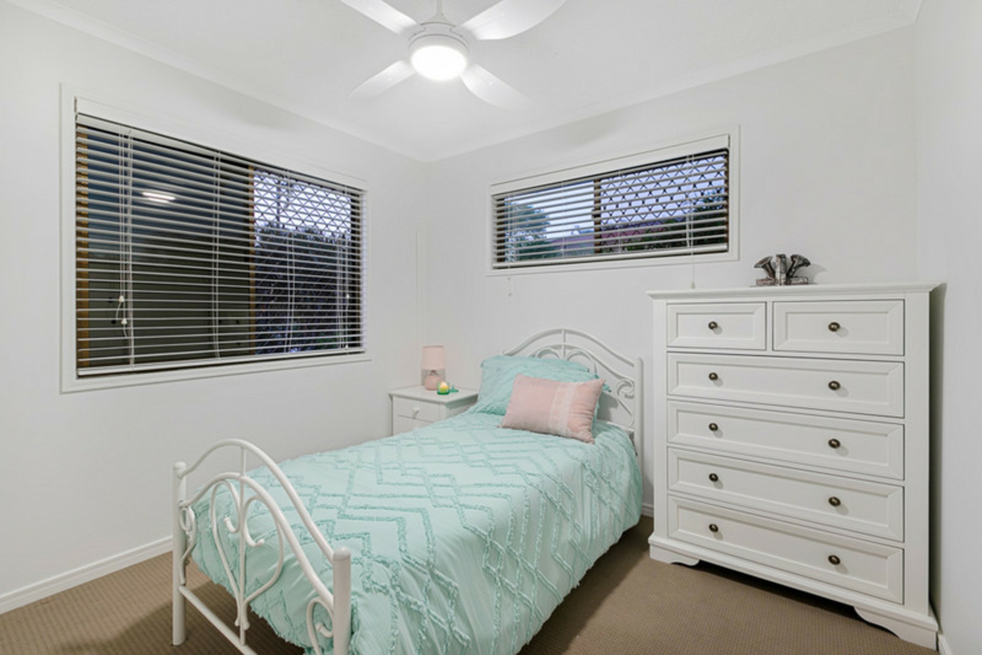 2 Lindon Street, BIRKDALE