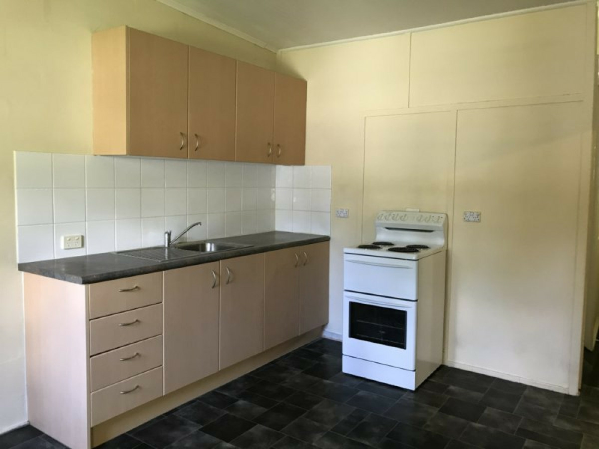 2/12 Pittwin Road, CAPALABA