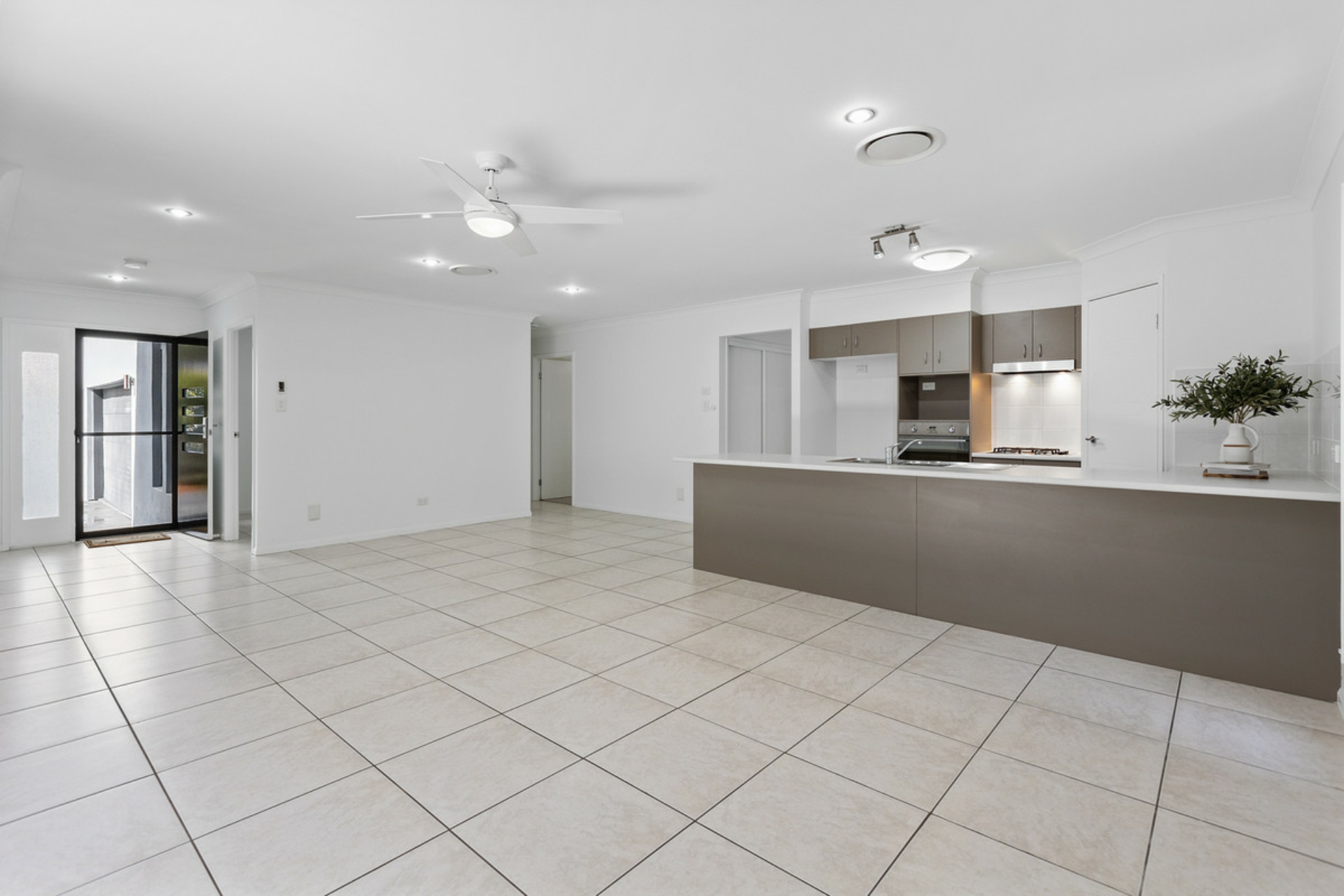 2/118 Beach Street, CLEVELAND