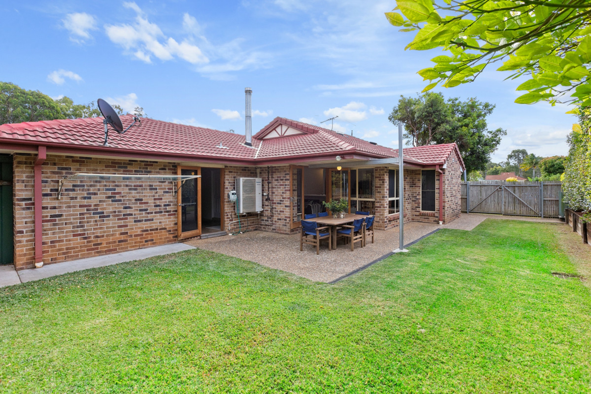 1 Lynch Crescent, BIRKDALE