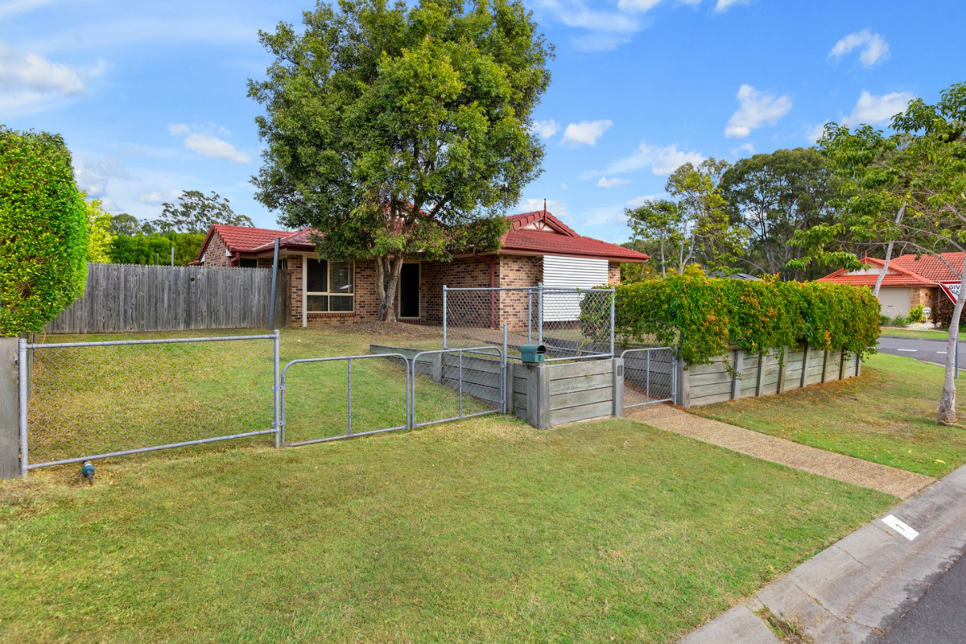 1 Lynch Crescent, BIRKDALE