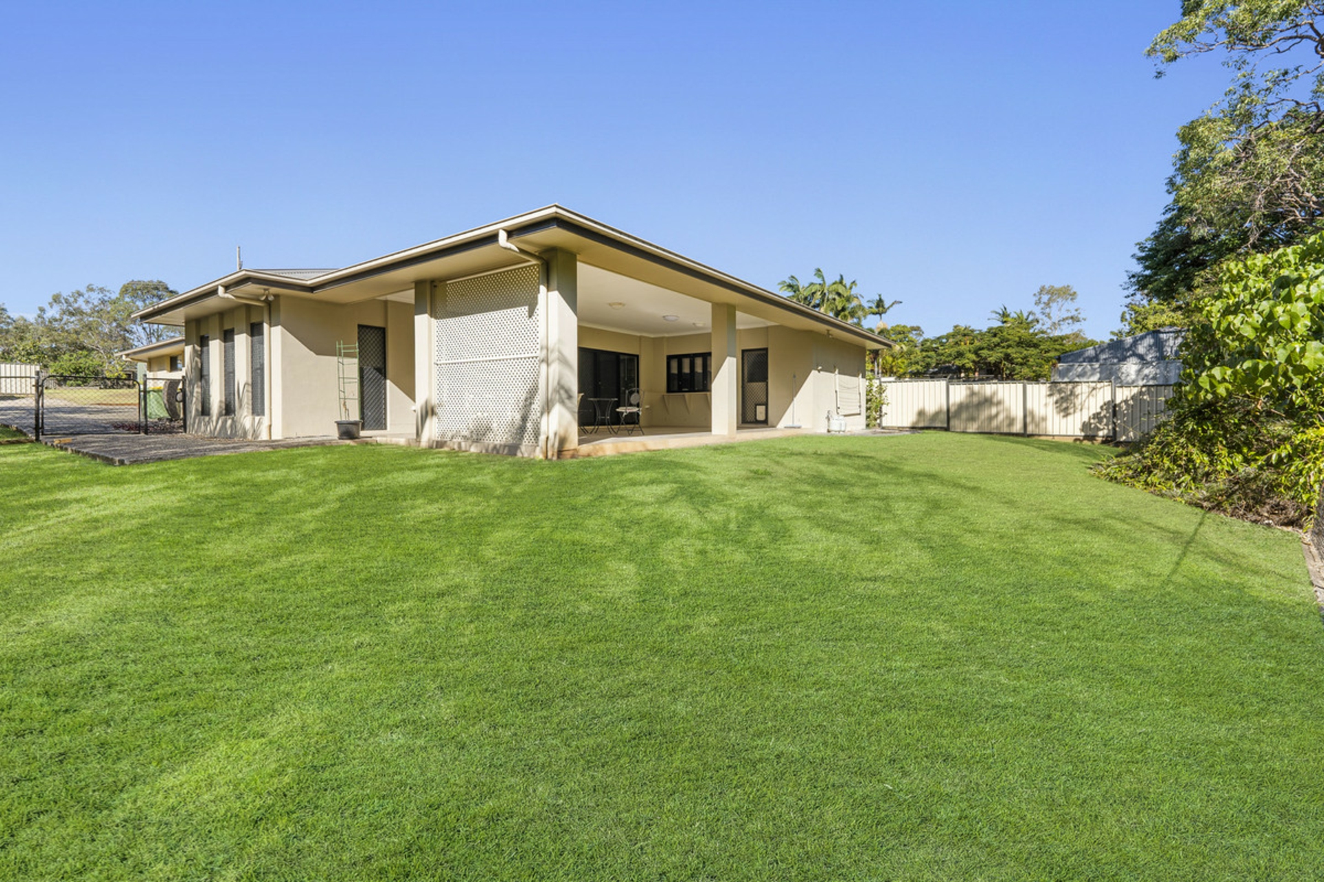 4-6 Carlingford Drive, THORNLANDS