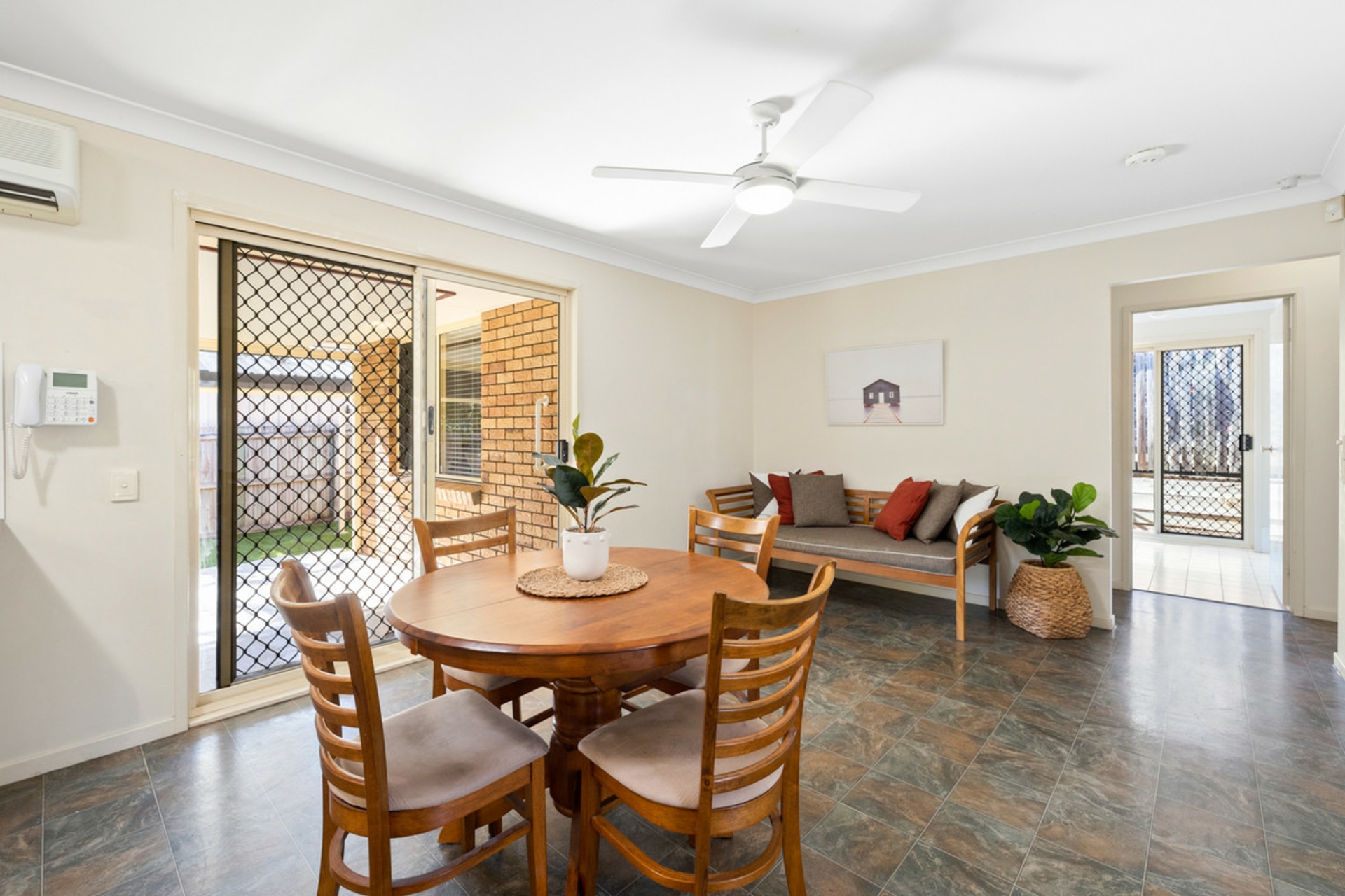 19 Jacaranda Street, WYNNUM WEST