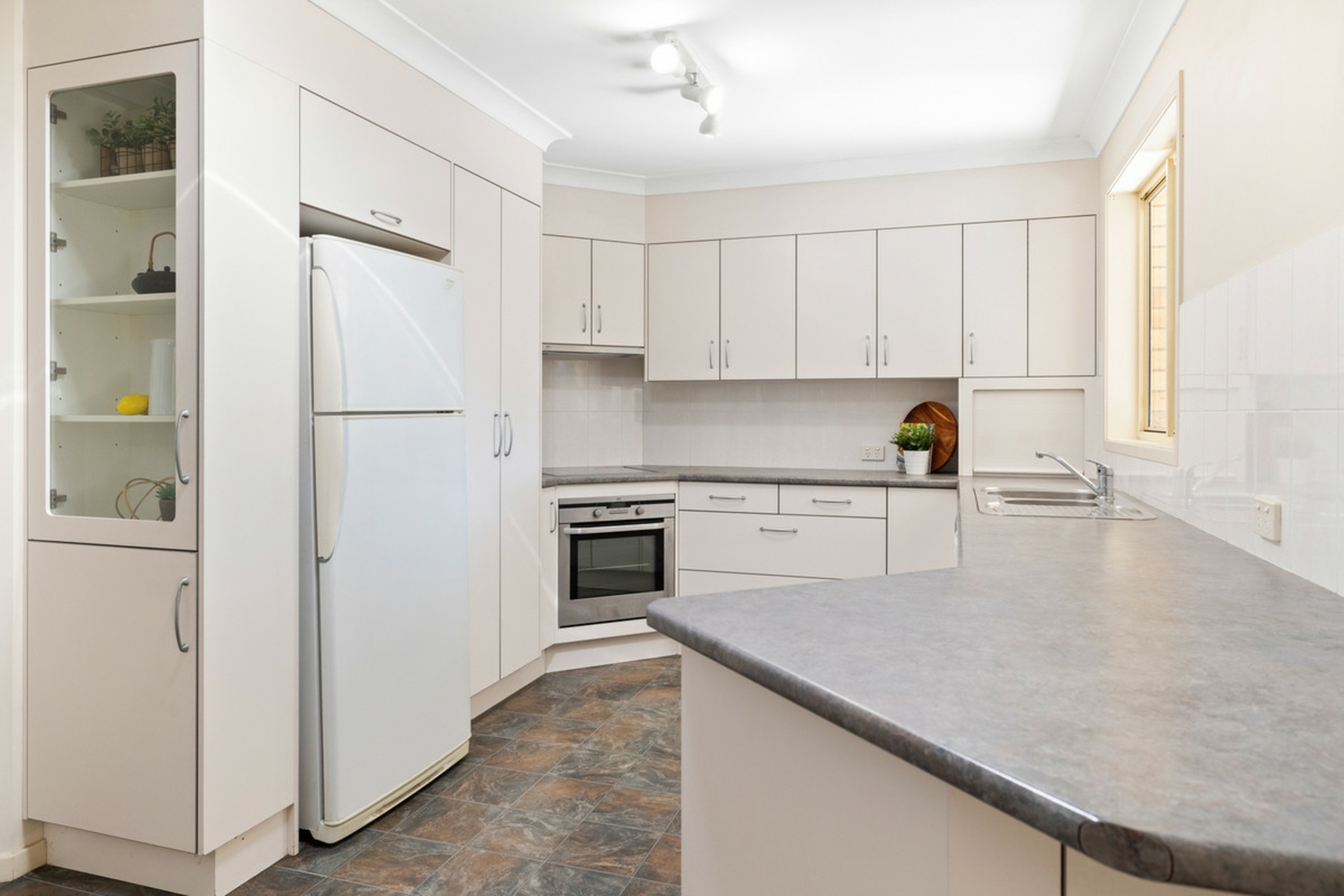 19 Jacaranda Street, WYNNUM WEST