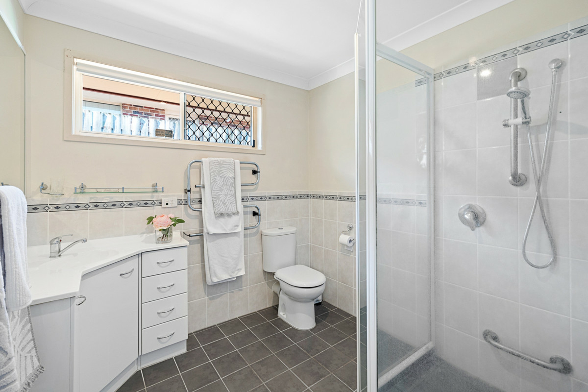 19 Jacaranda Street, WYNNUM WEST