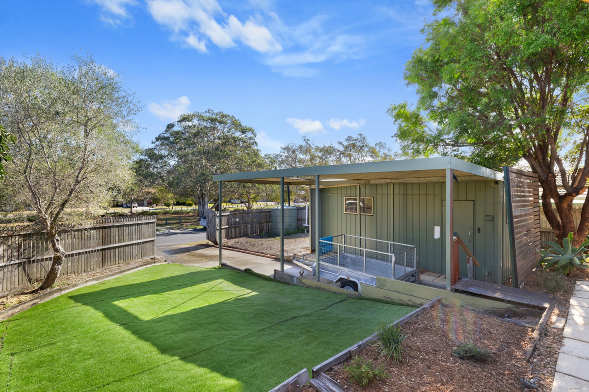 19 Jacaranda Street, WYNNUM WEST