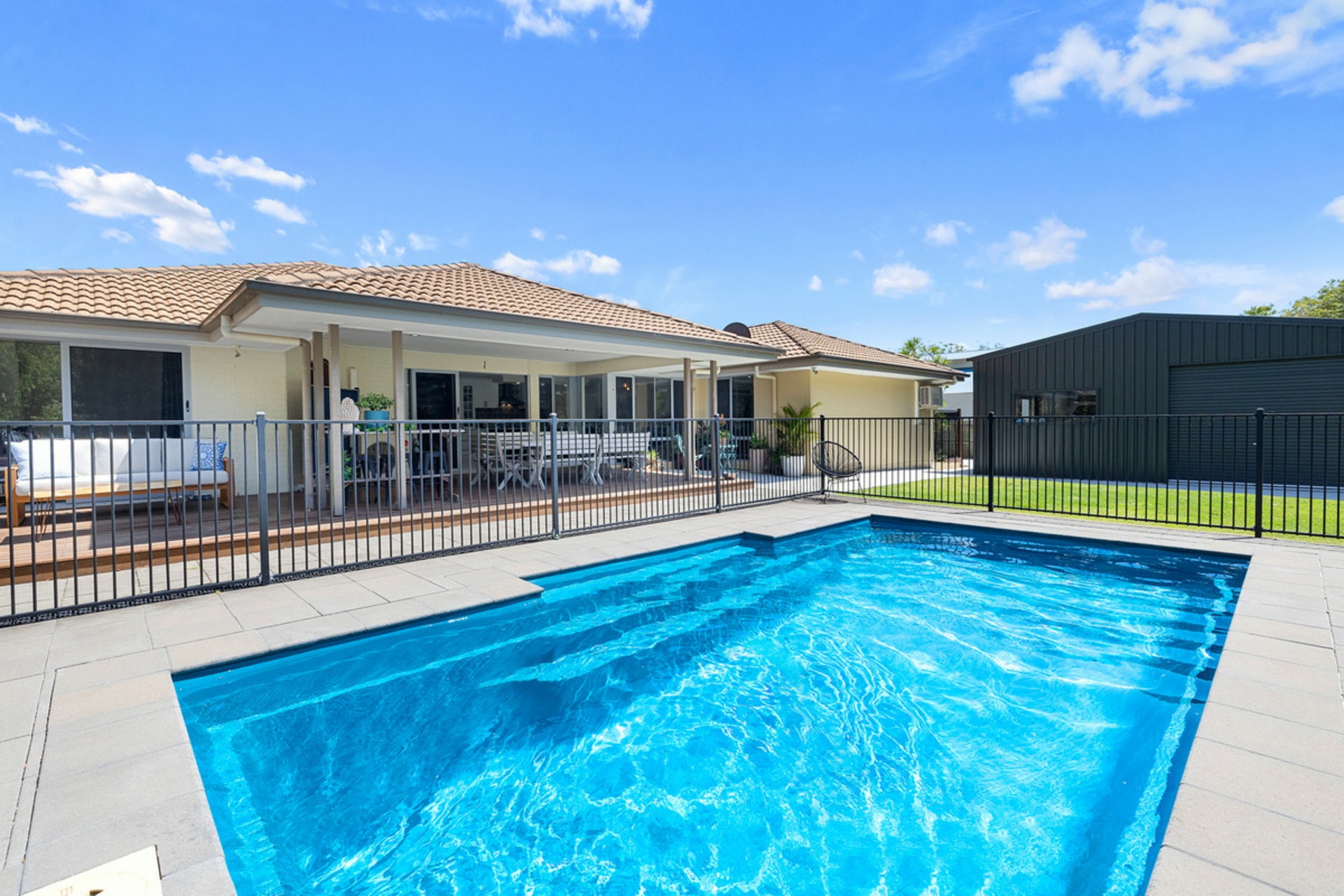 6 Emperor Drive, REDLAND BAY